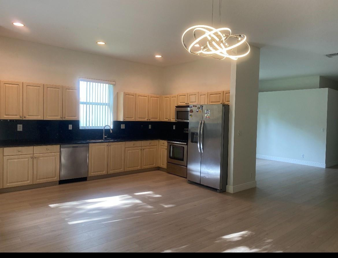 PARKSIDE ESTATES - Residential Lease