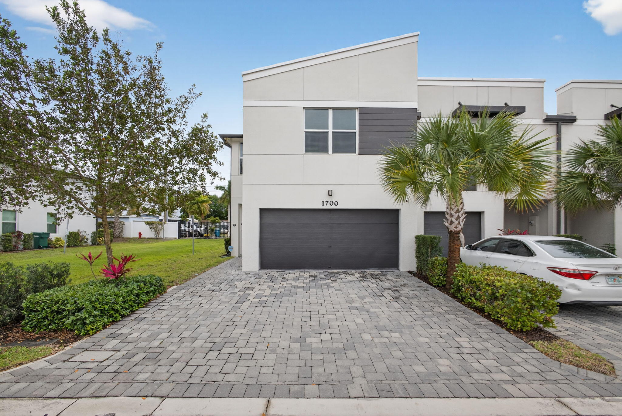 ENCLAVE AT MANGONIA PARK - Residential