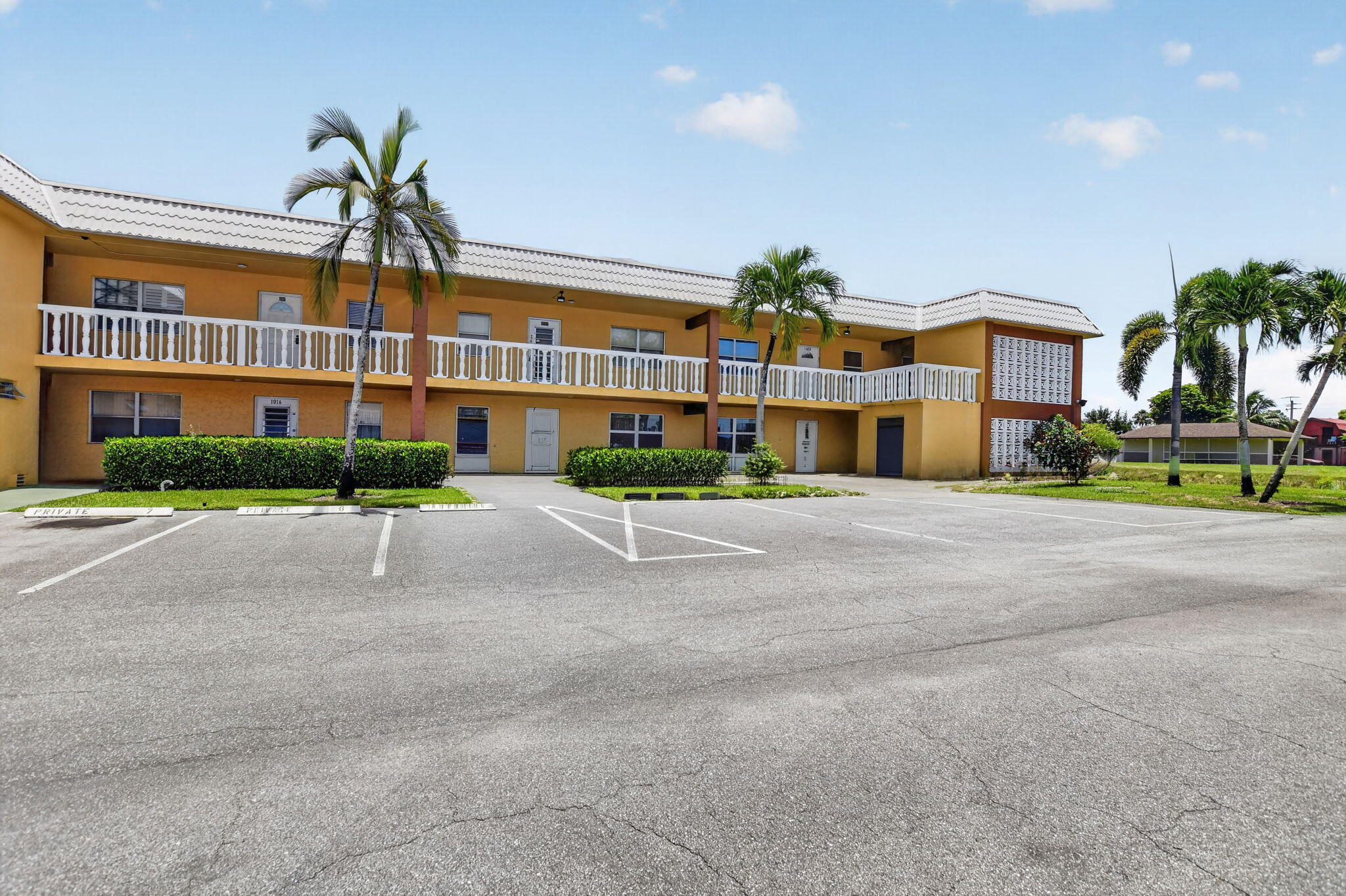 SANDALFOOT SOUTH TWO CONDO OR2089P775 - Residential