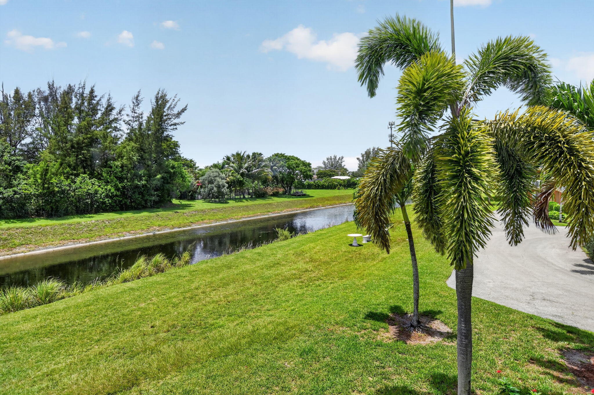 SANDALFOOT SOUTH TWO CONDO OR2089P775 - Residential