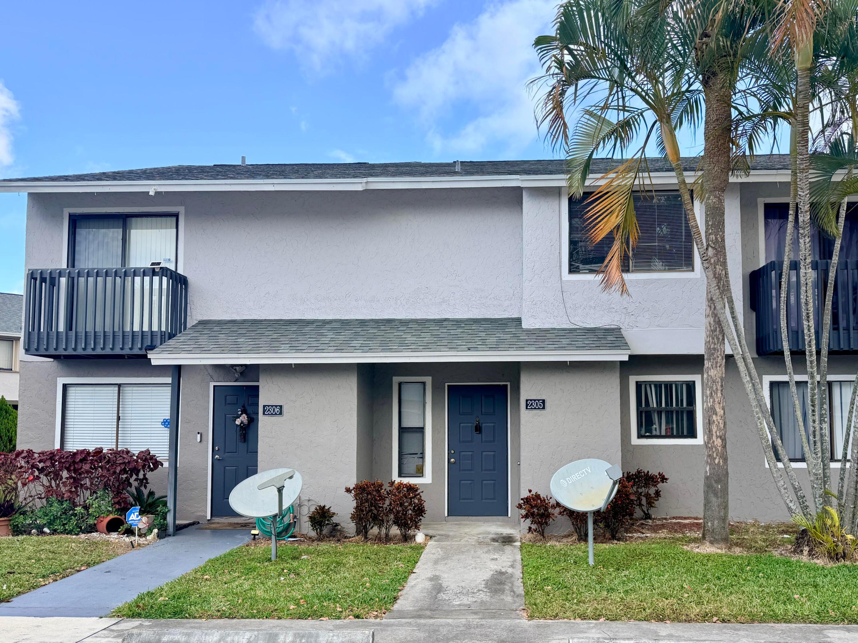 Spacious 2 bedroom 2.5 bathroom town home located in the well maintained community of Canalakes.  Home is in the process of renovations.  Great amenities include playgrounds, pool, tennis and basketball courts.   HOA requires min 650 credit.   2 assigned parking spaces. 1 pet allowed up to 20 pounds.