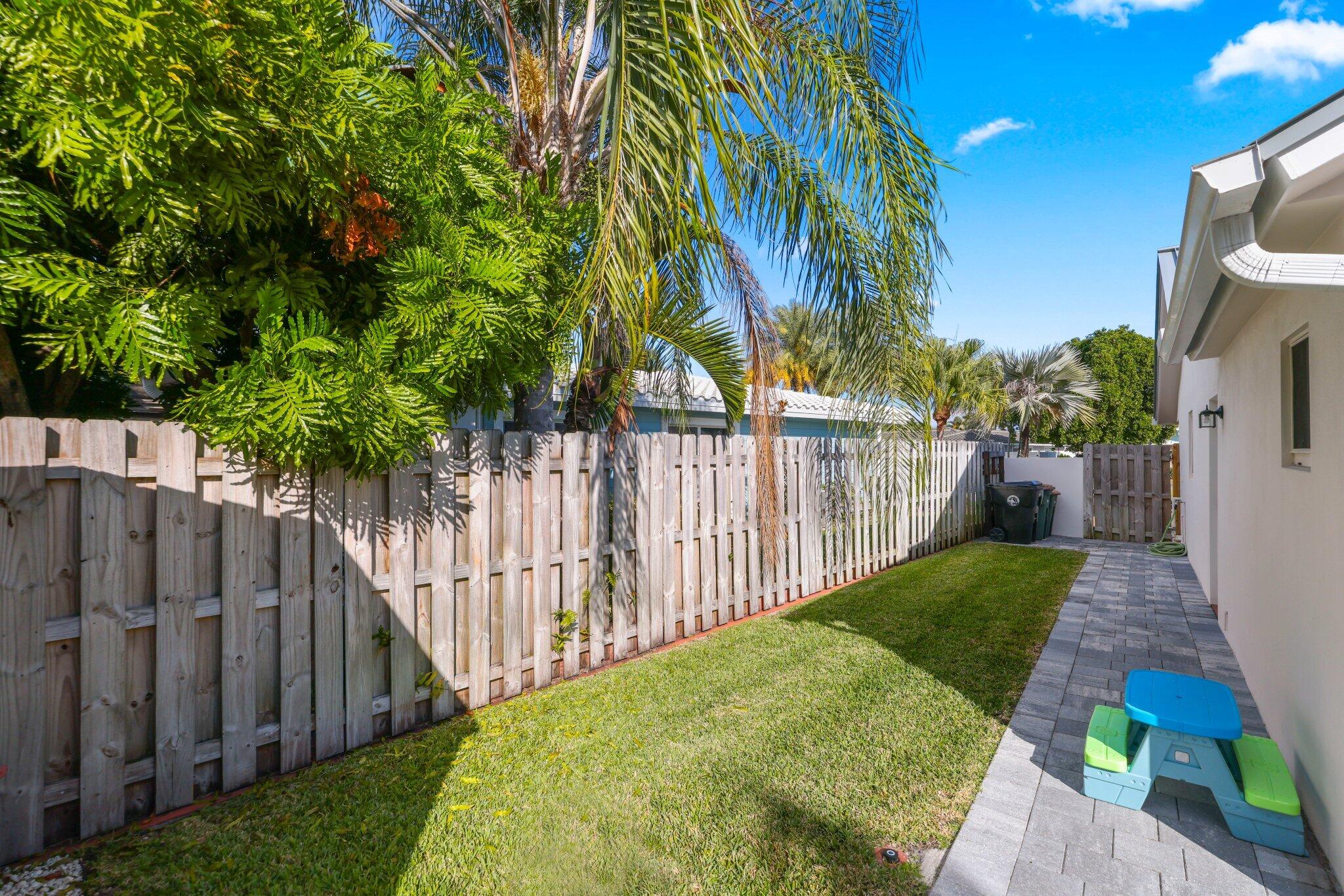 VENETIAN ISLES 3RD SEC - Residential