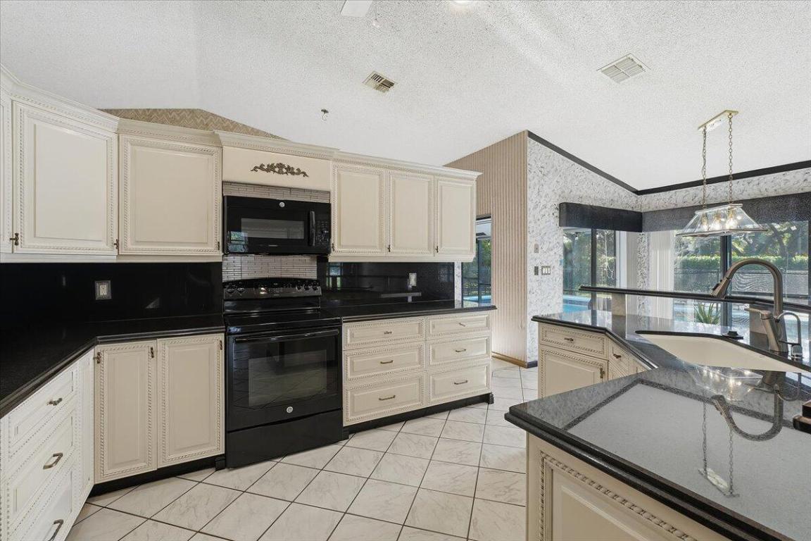 PINE RIDGE - Residential