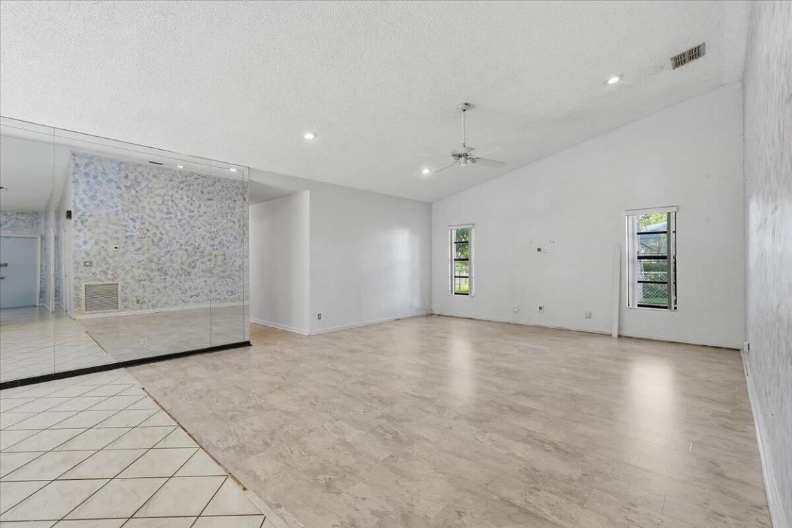 PINE RIDGE - Residential