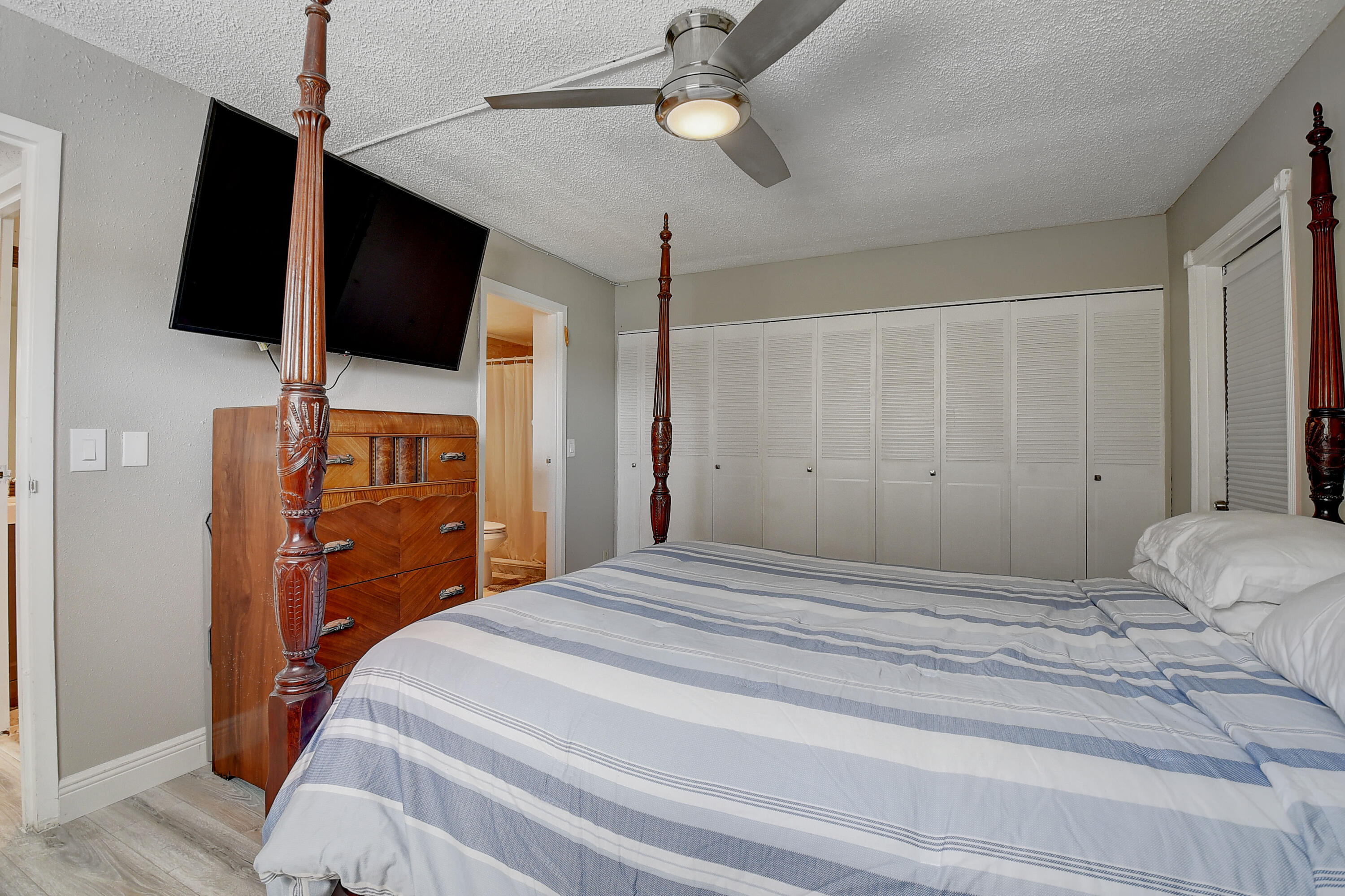 KINGS POINT SAXONY CONDOS - Residential Lease
