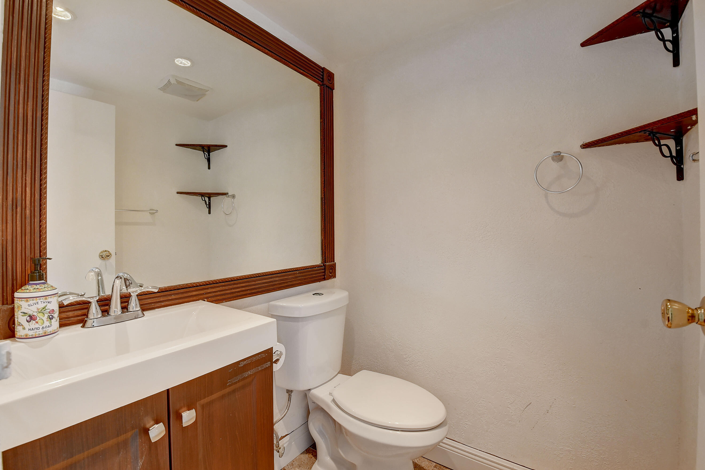 KINGS POINT SAXONY CONDOS - Residential Lease