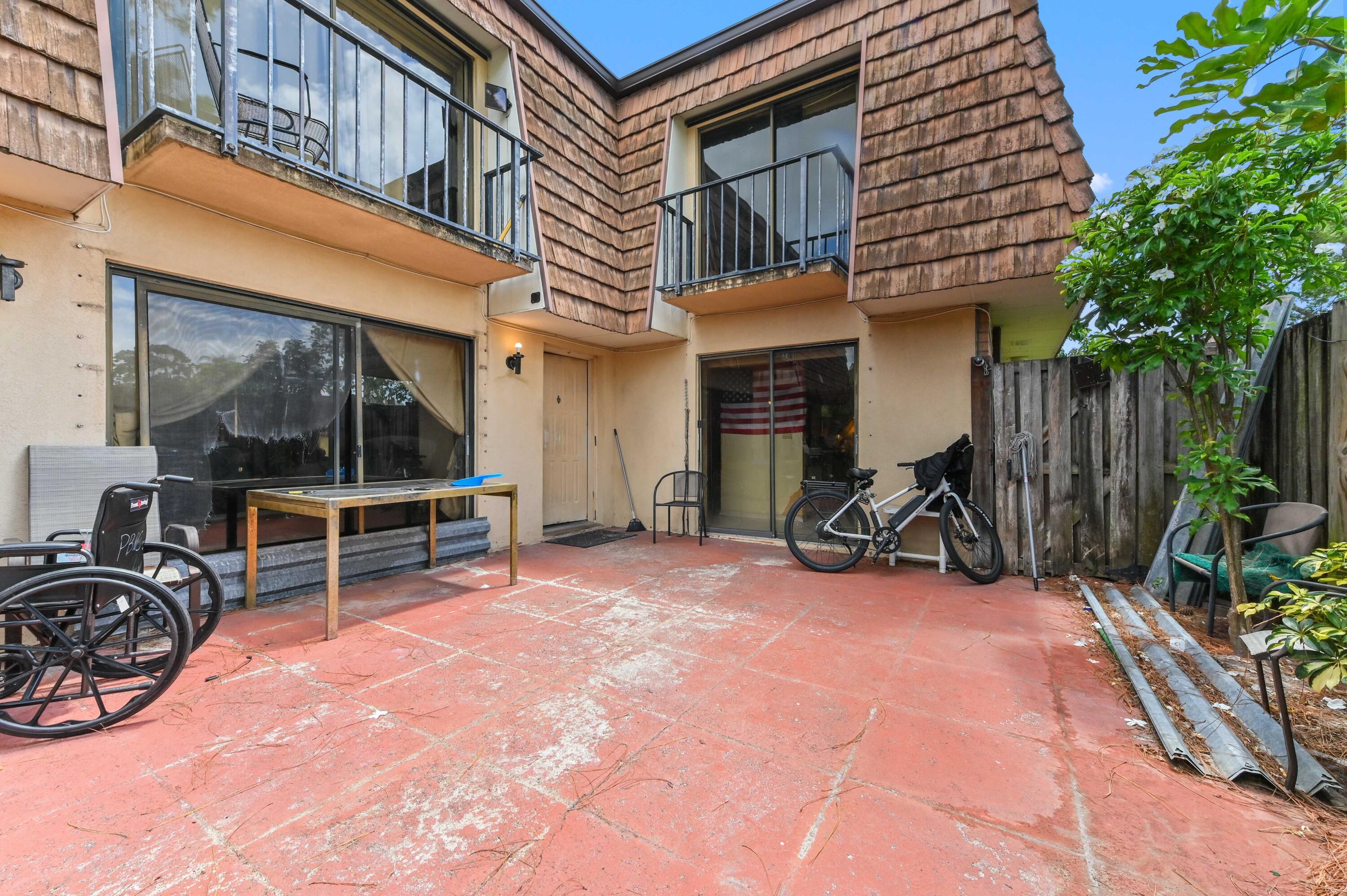 SHERWOOD LAKES - Residential