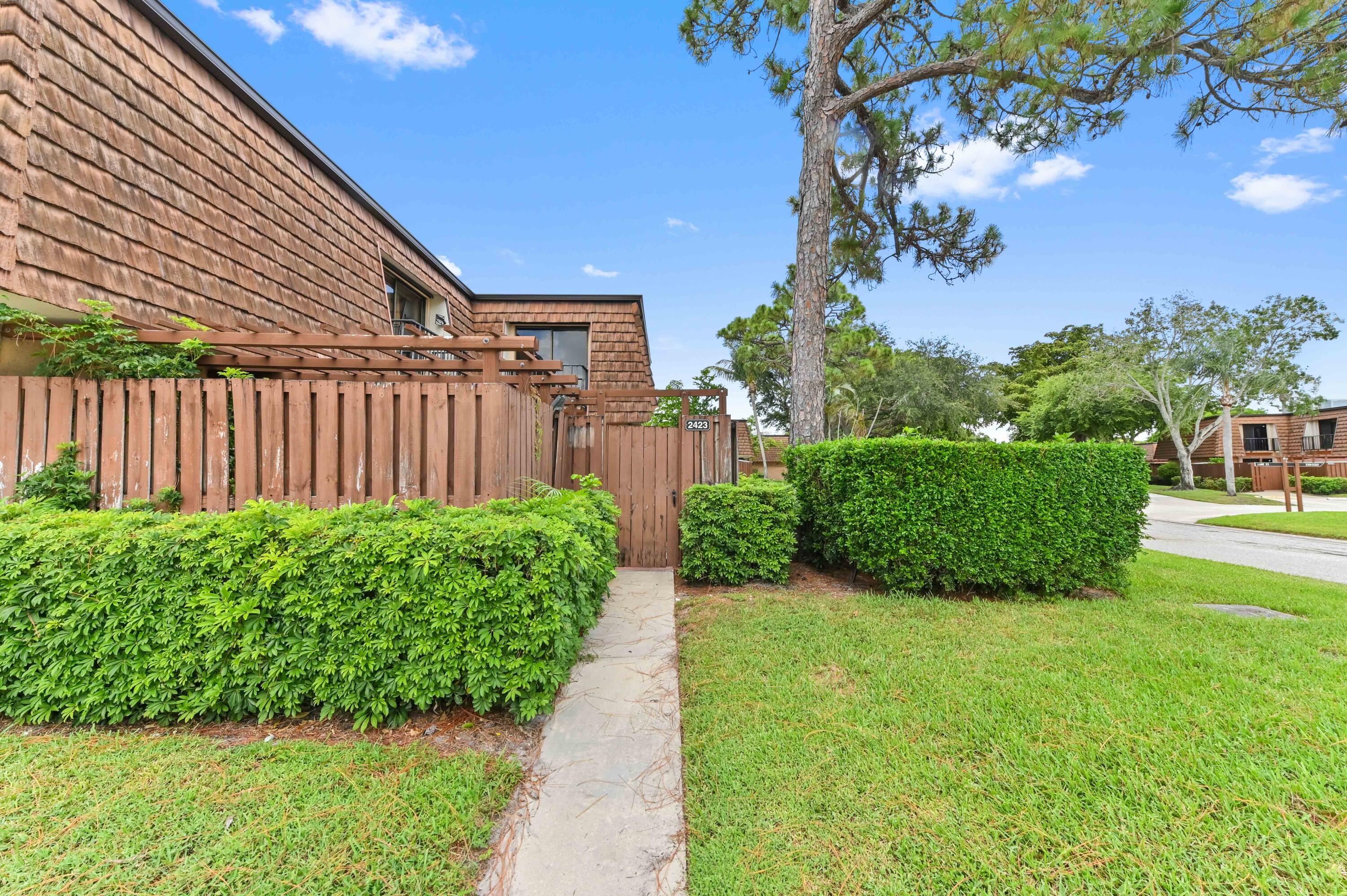 SHERWOOD LAKES - Residential