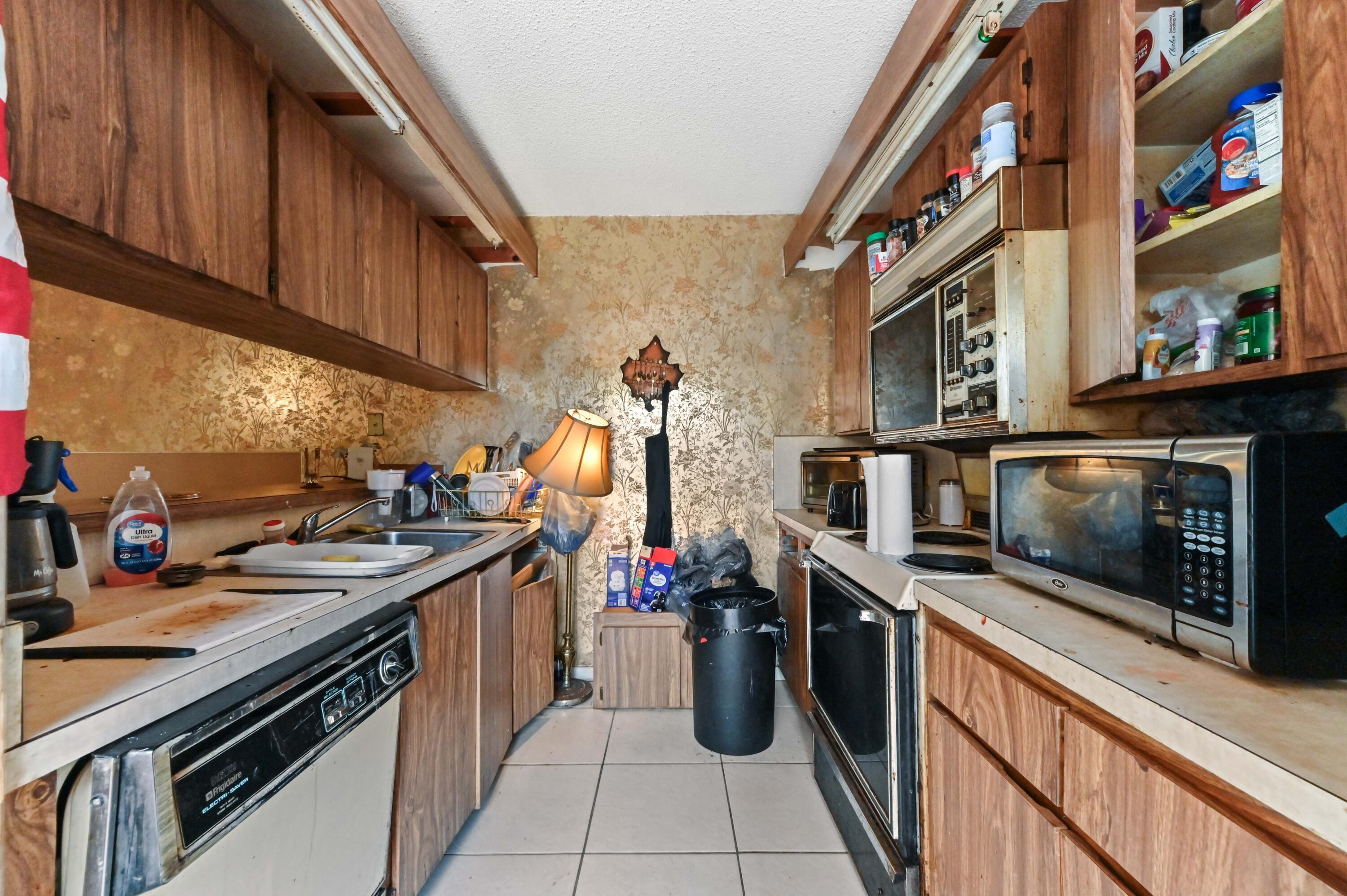 SHERWOOD LAKES - Residential
