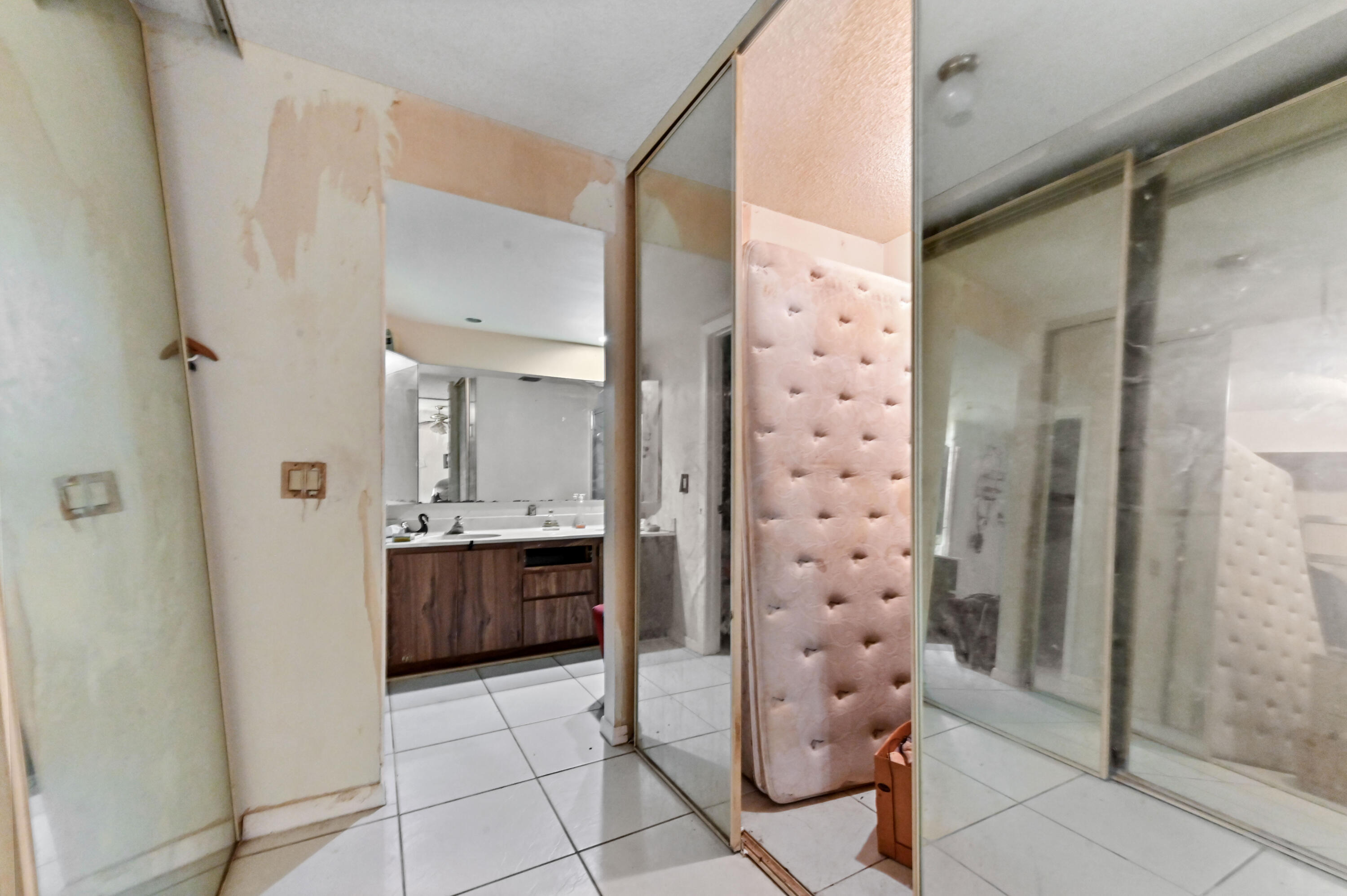 SHERWOOD LAKES - Residential