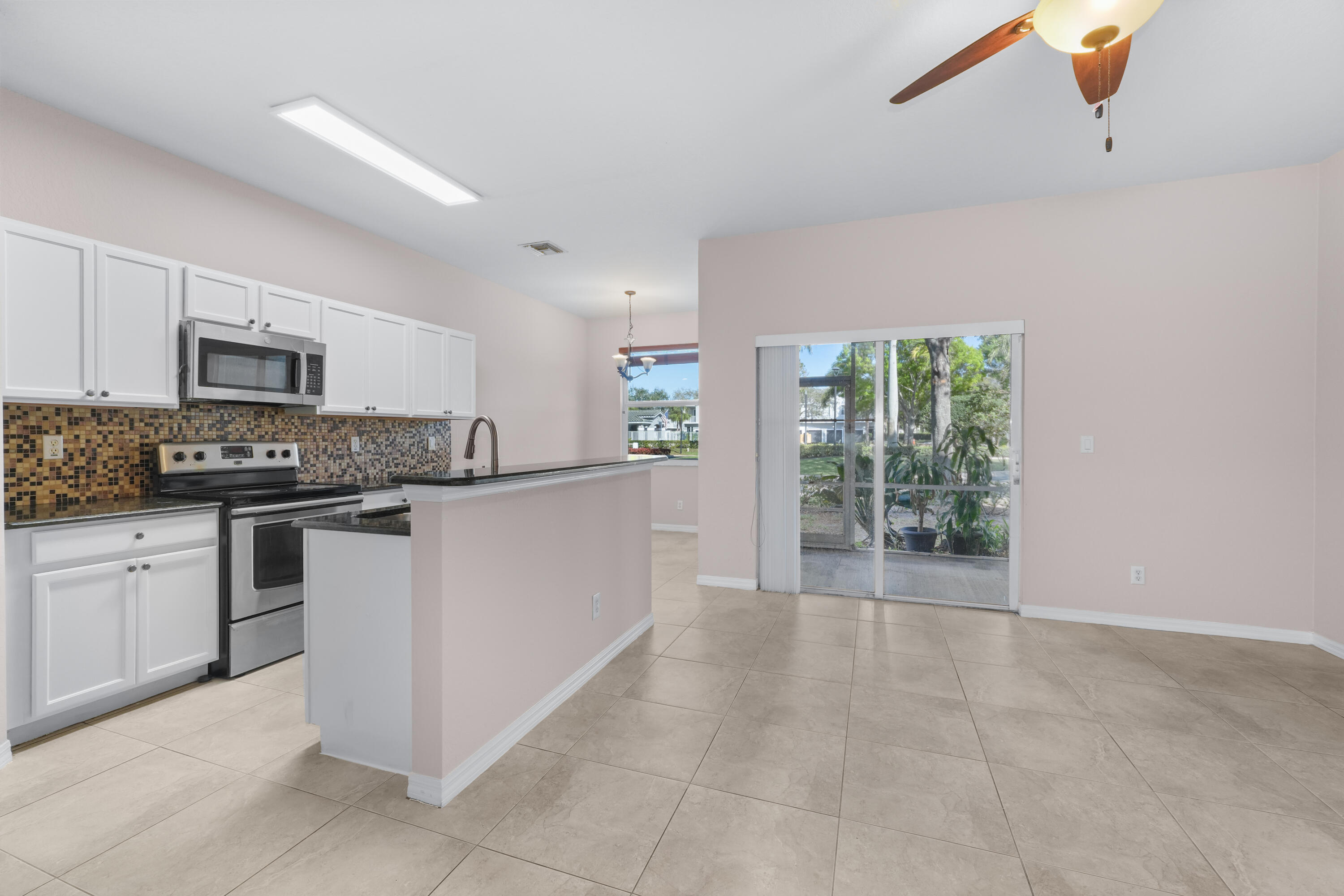 MAGNOLIA BAY CONDOMIMIUM - Residential