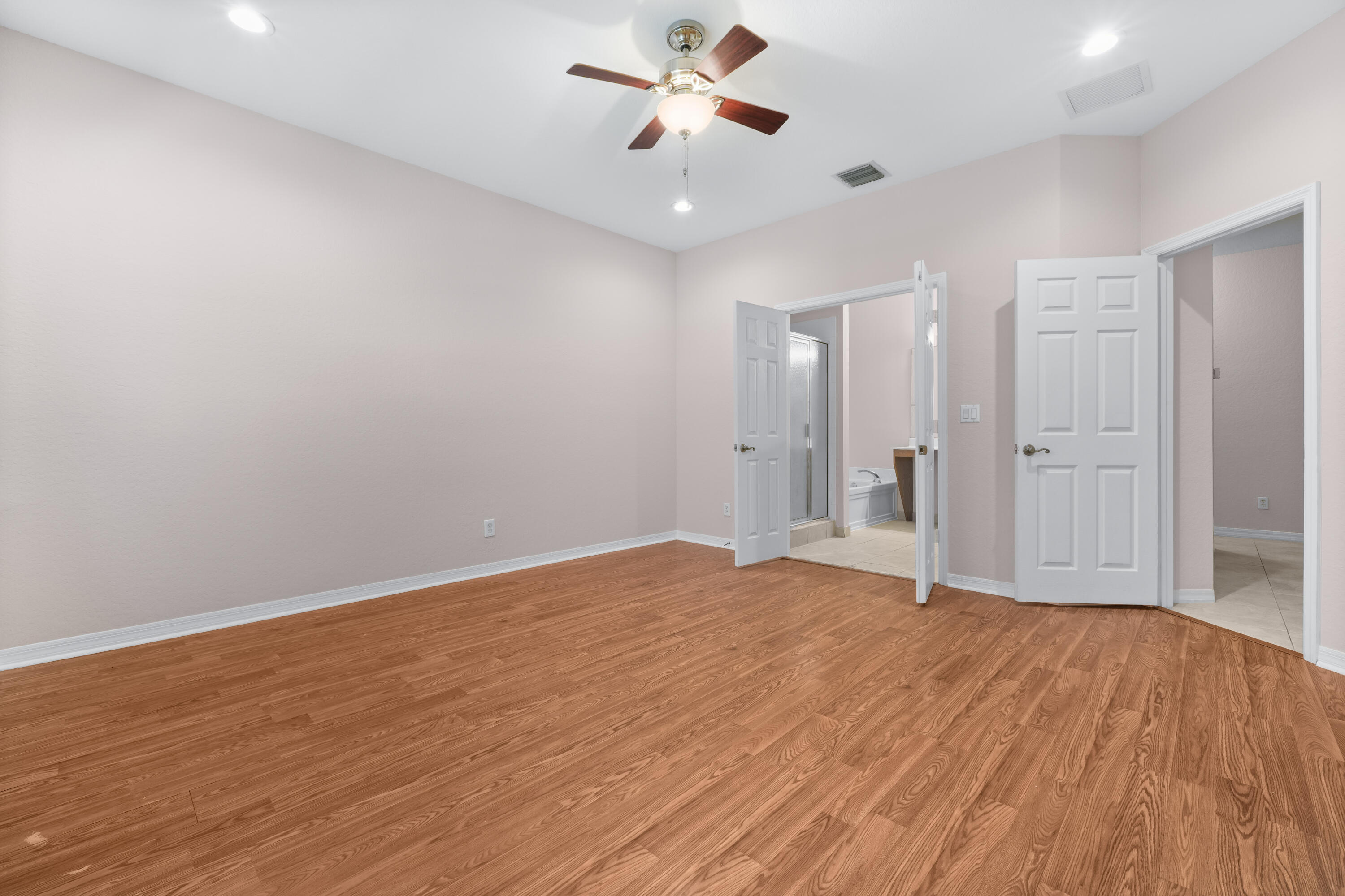 MAGNOLIA BAY CONDOMIMIUM - Residential