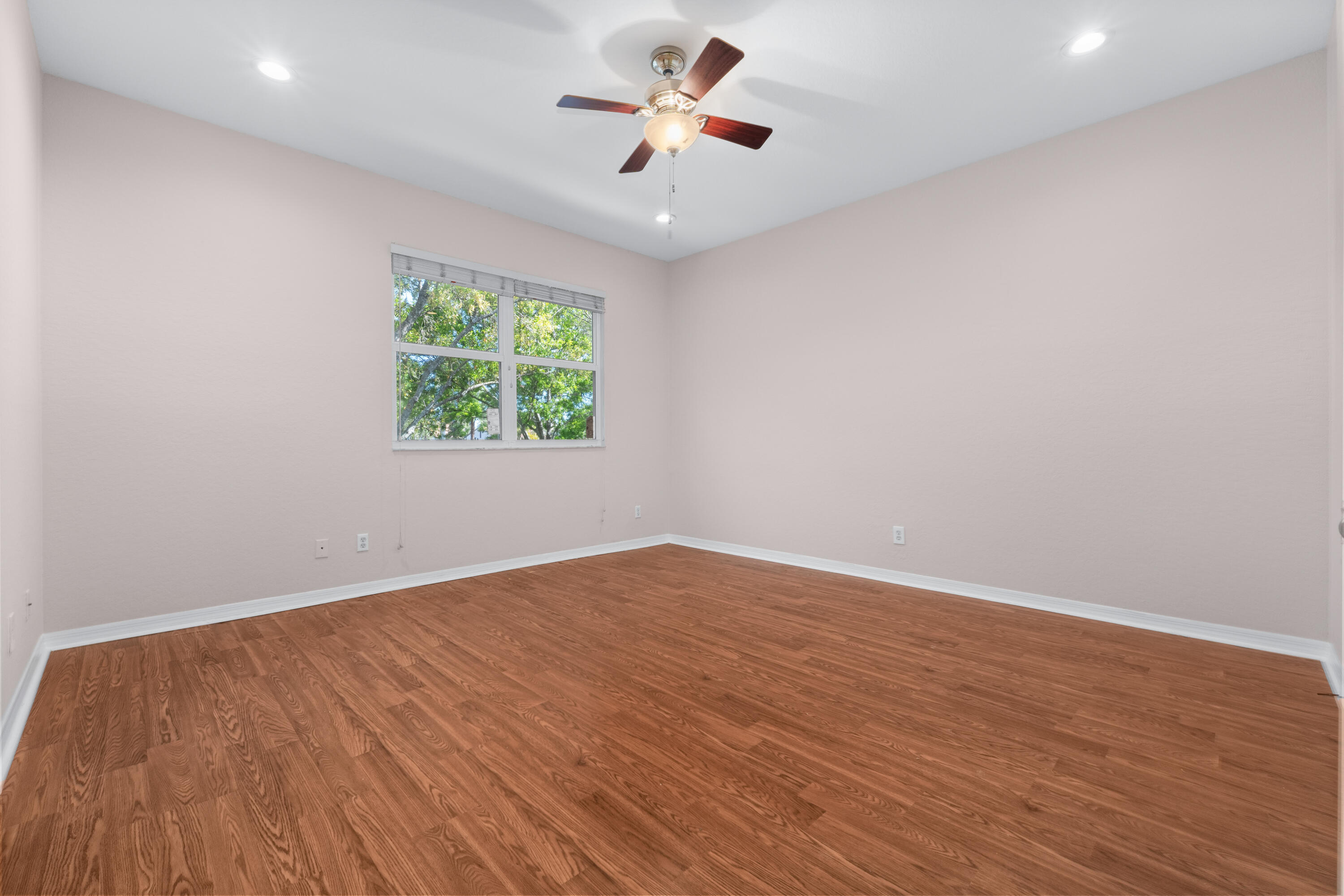 MAGNOLIA BAY CONDOMIMIUM - Residential