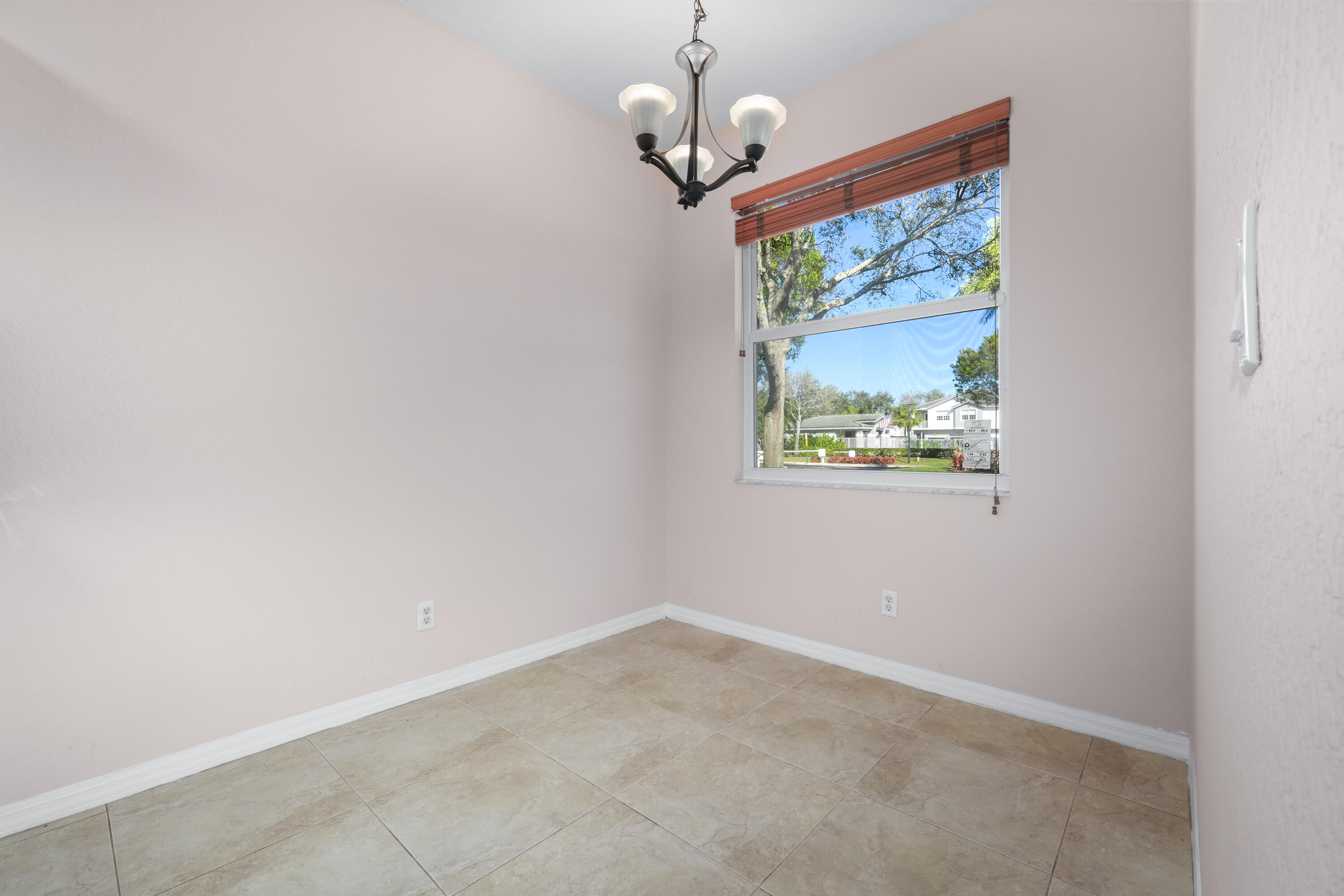 MAGNOLIA BAY CONDOMIMIUM - Residential