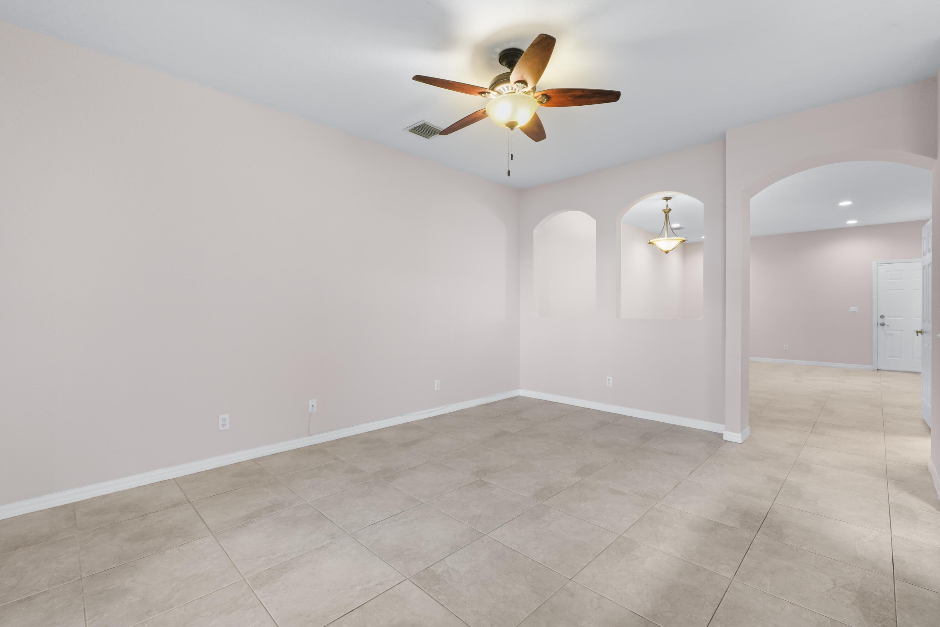 MAGNOLIA BAY CONDOMIMIUM - Residential