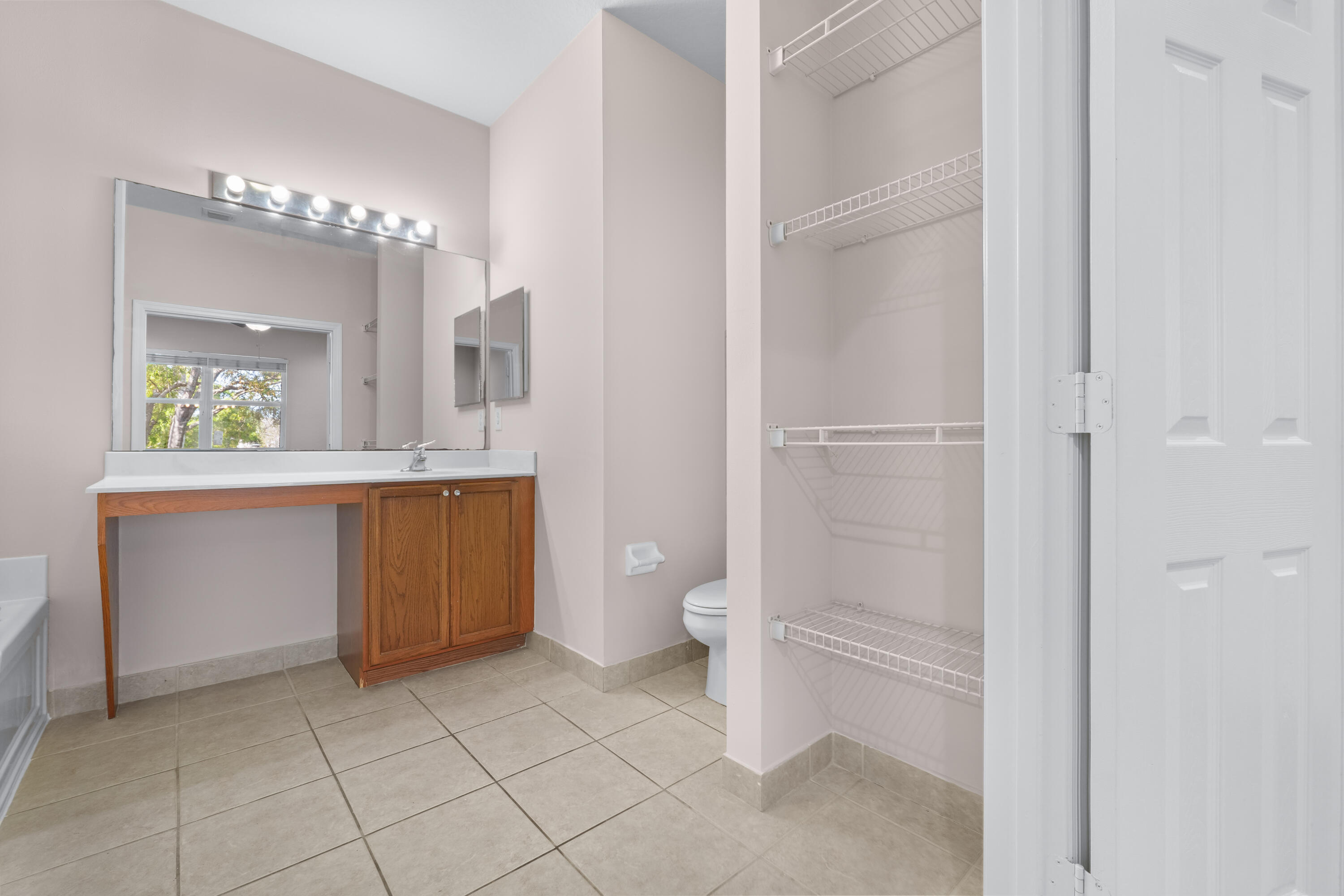 MAGNOLIA BAY CONDOMIMIUM - Residential