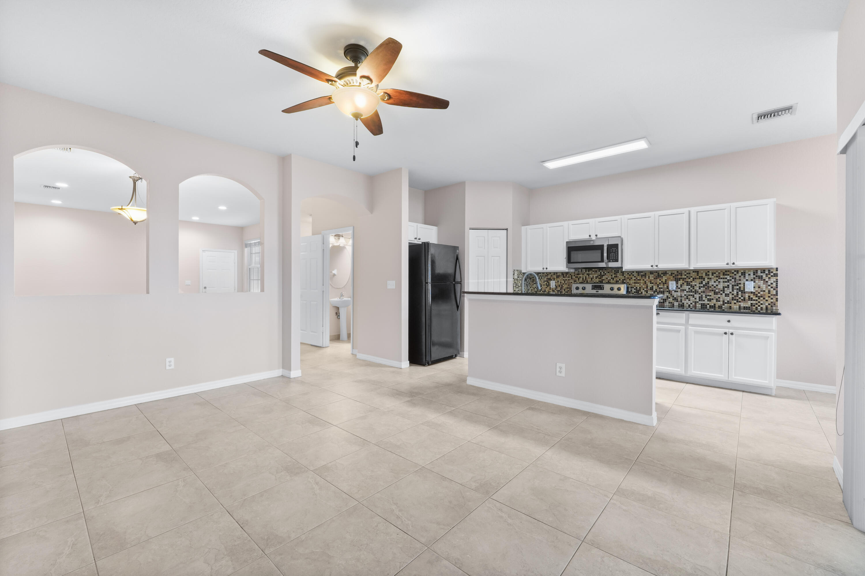 MAGNOLIA BAY CONDOMIMIUM - Residential