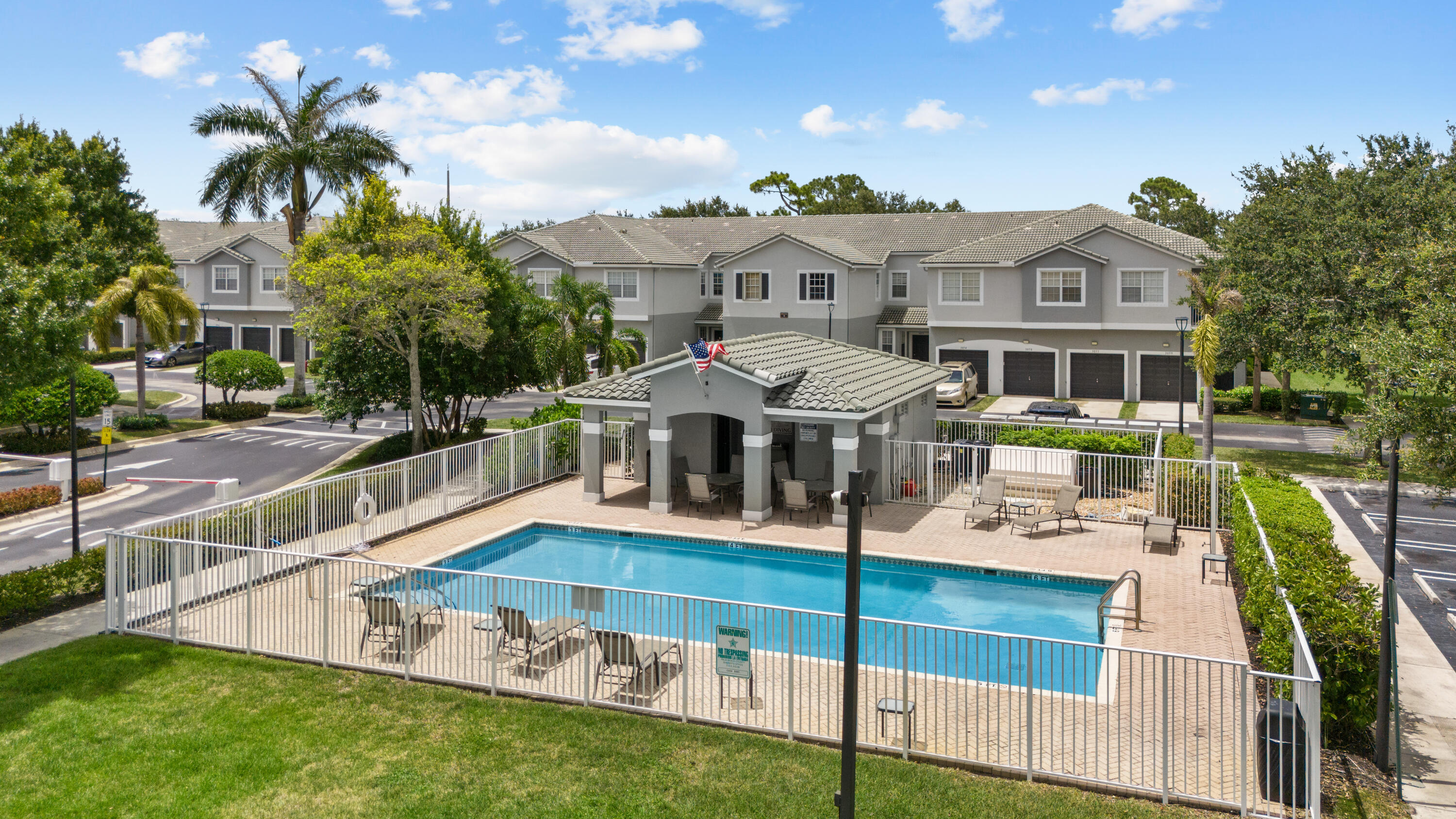 MAGNOLIA BAY CONDOMIMIUM - Residential