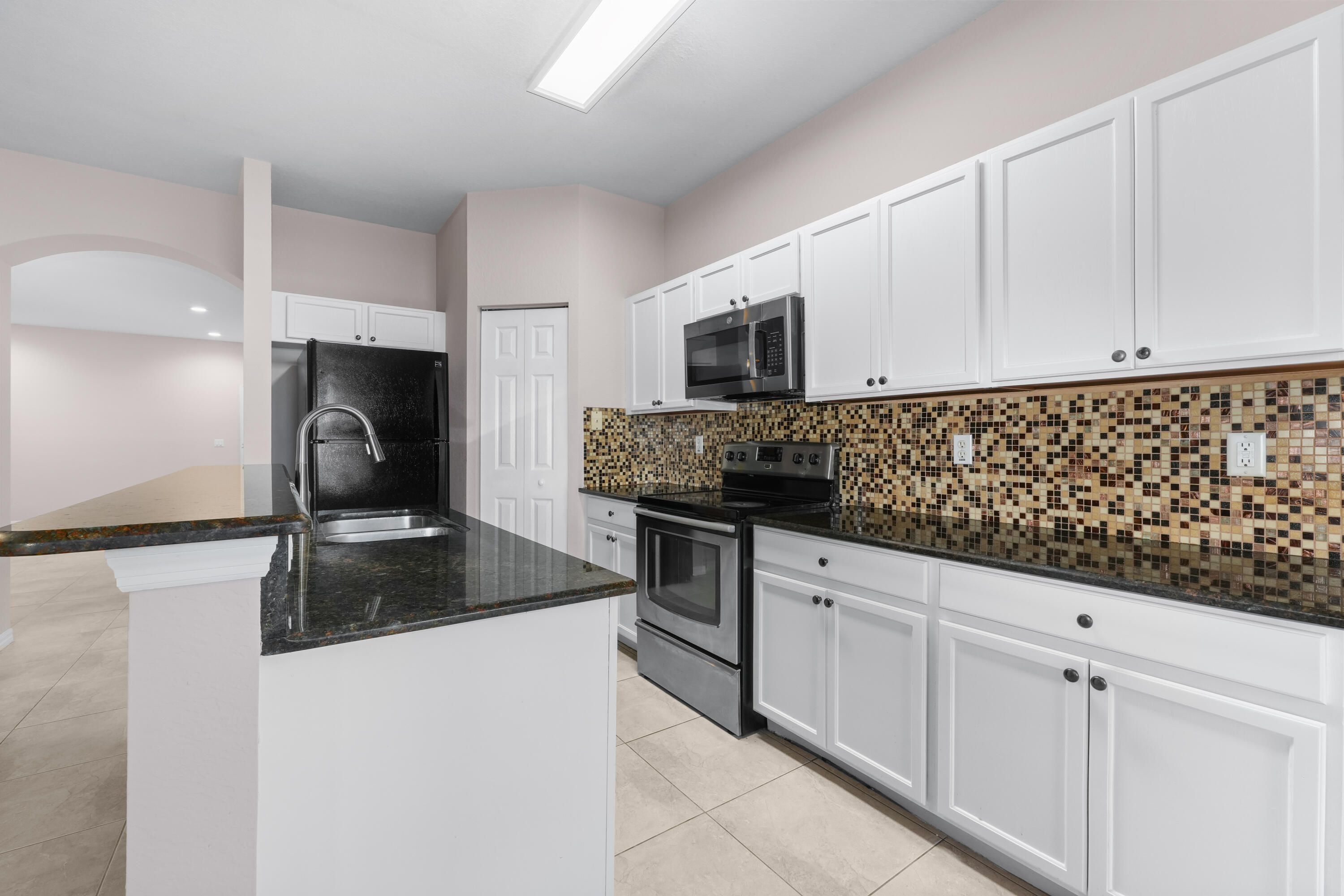MAGNOLIA BAY CONDOMIMIUM - Residential