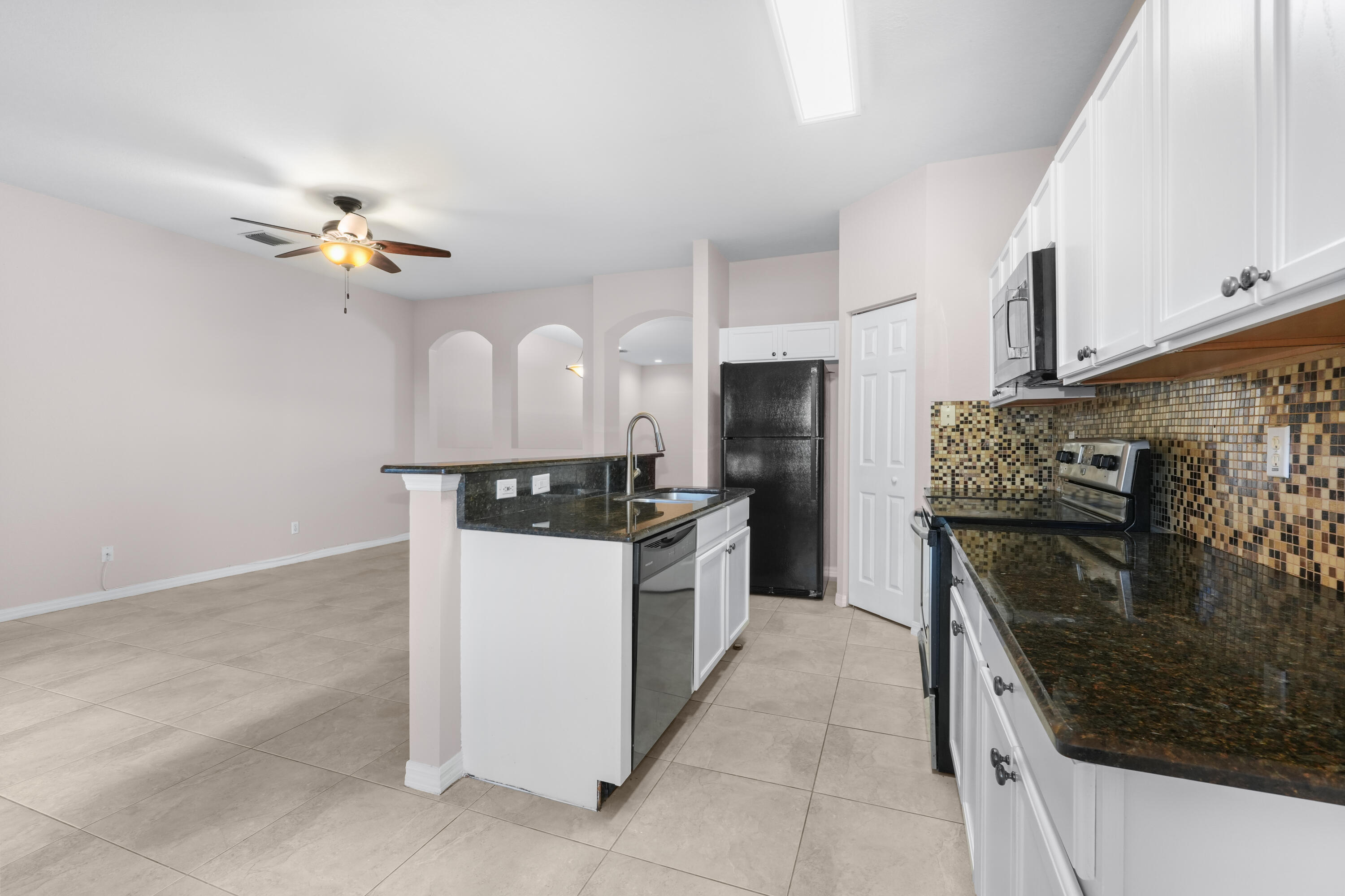 MAGNOLIA BAY CONDOMIMIUM - Residential