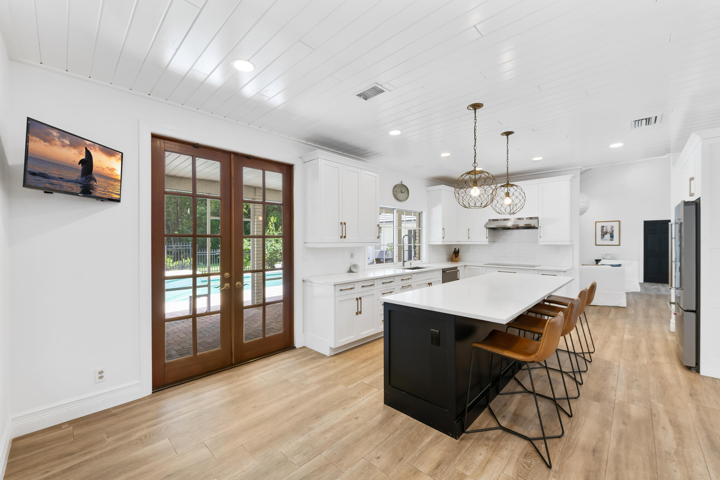 WHISPERING WOODS - Residential