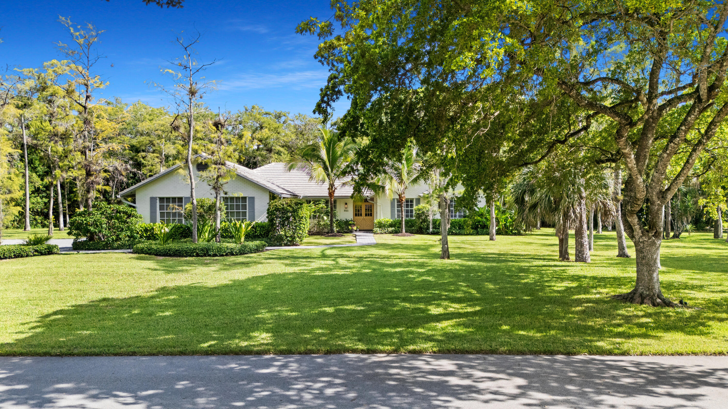 WHISPERING WOODS - Residential