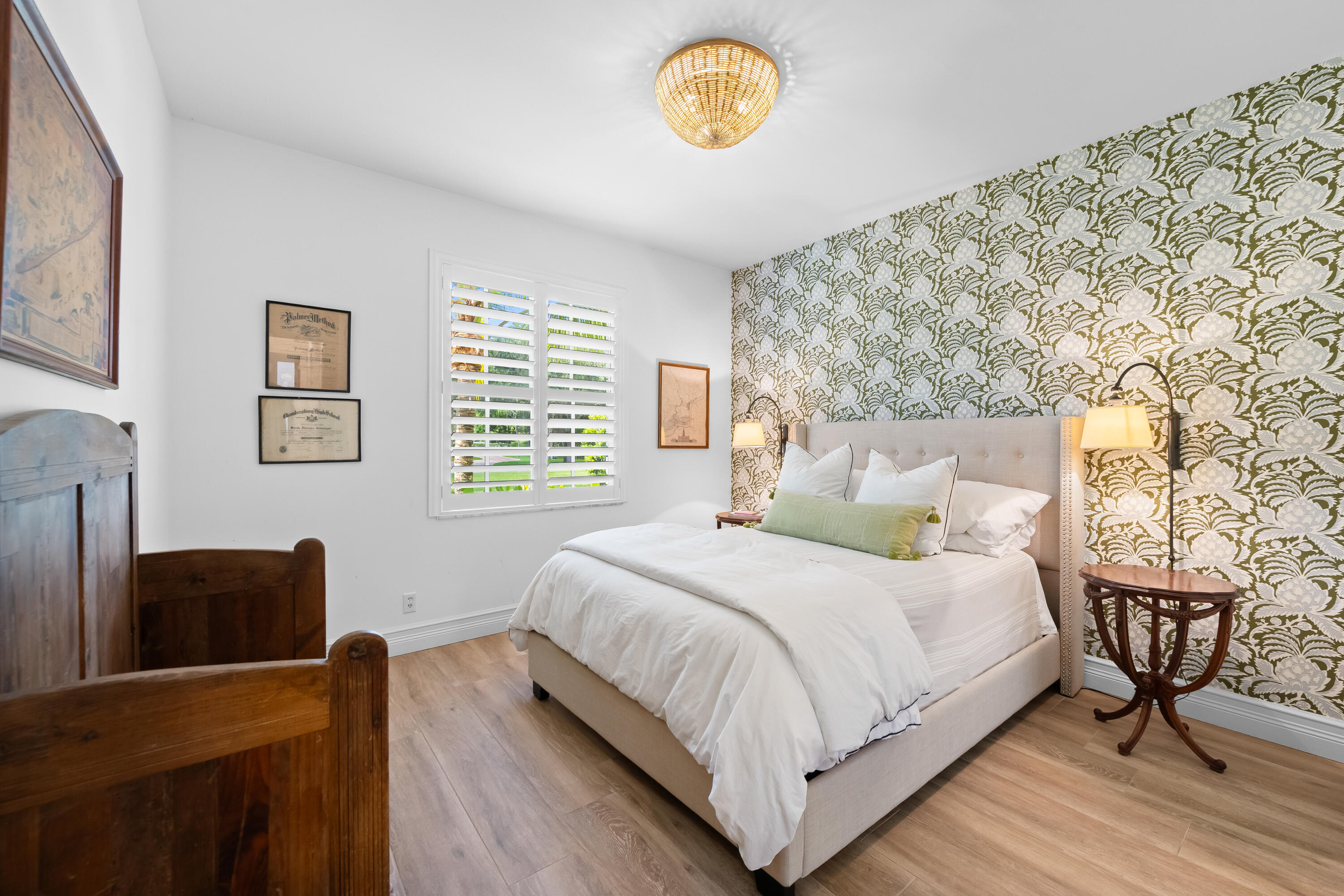 WHISPERING WOODS - Residential