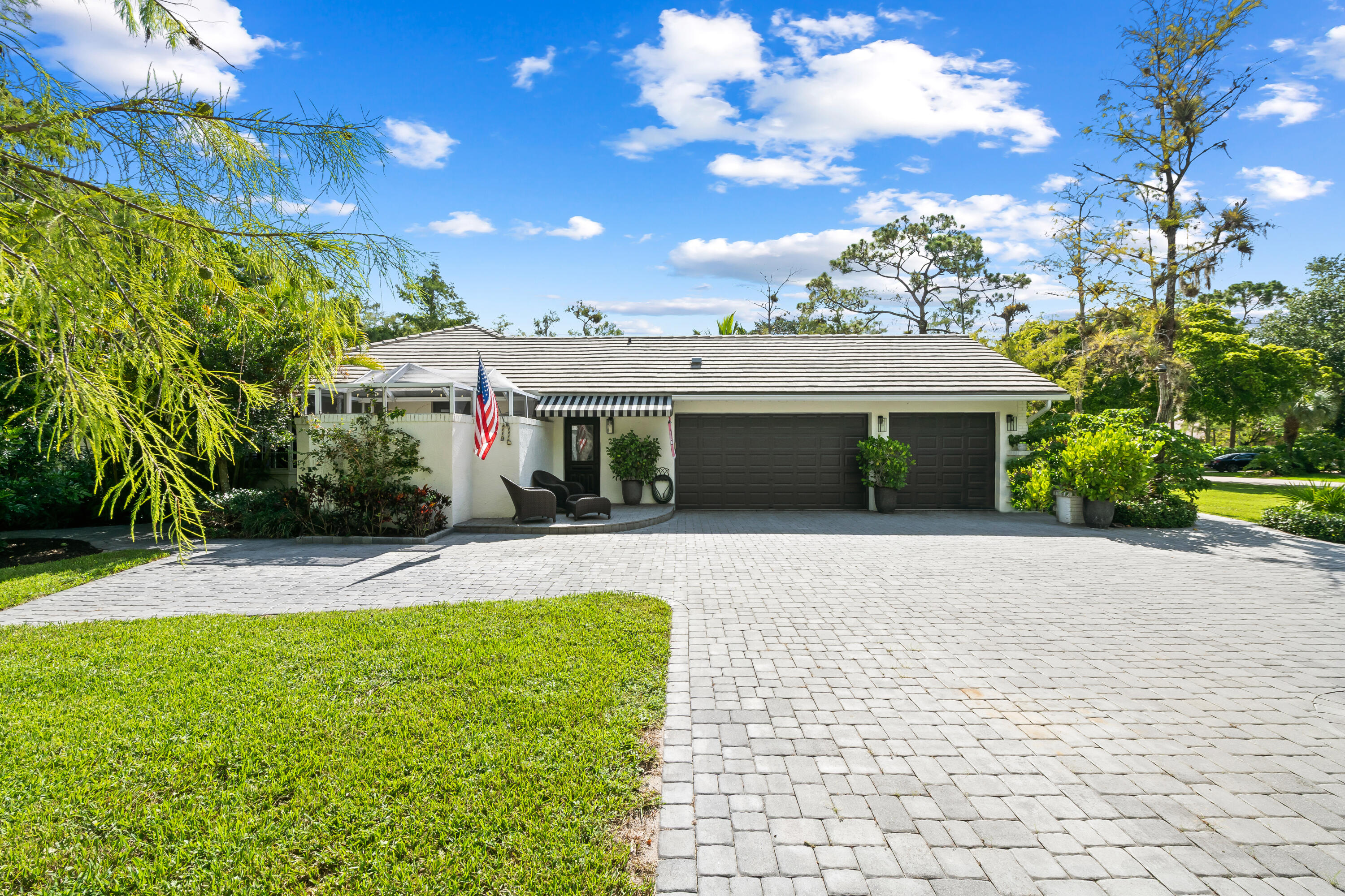 WHISPERING WOODS - Residential