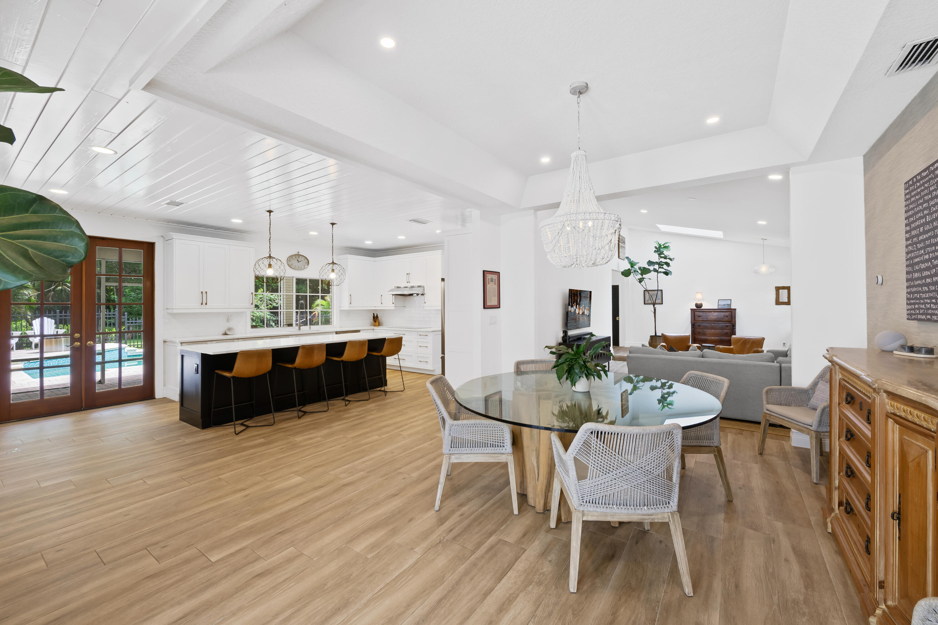 WHISPERING WOODS - Residential