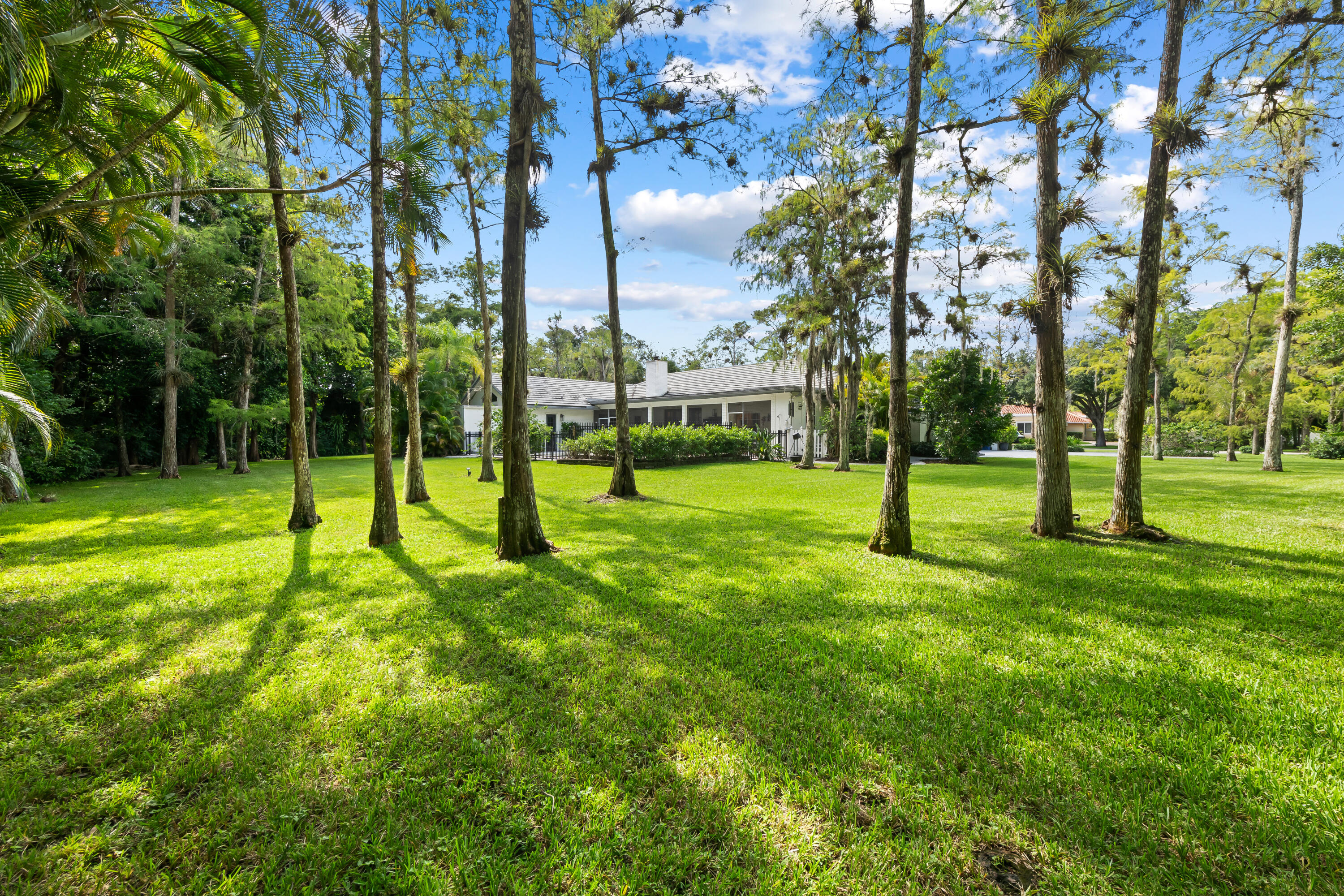 WHISPERING WOODS - Residential