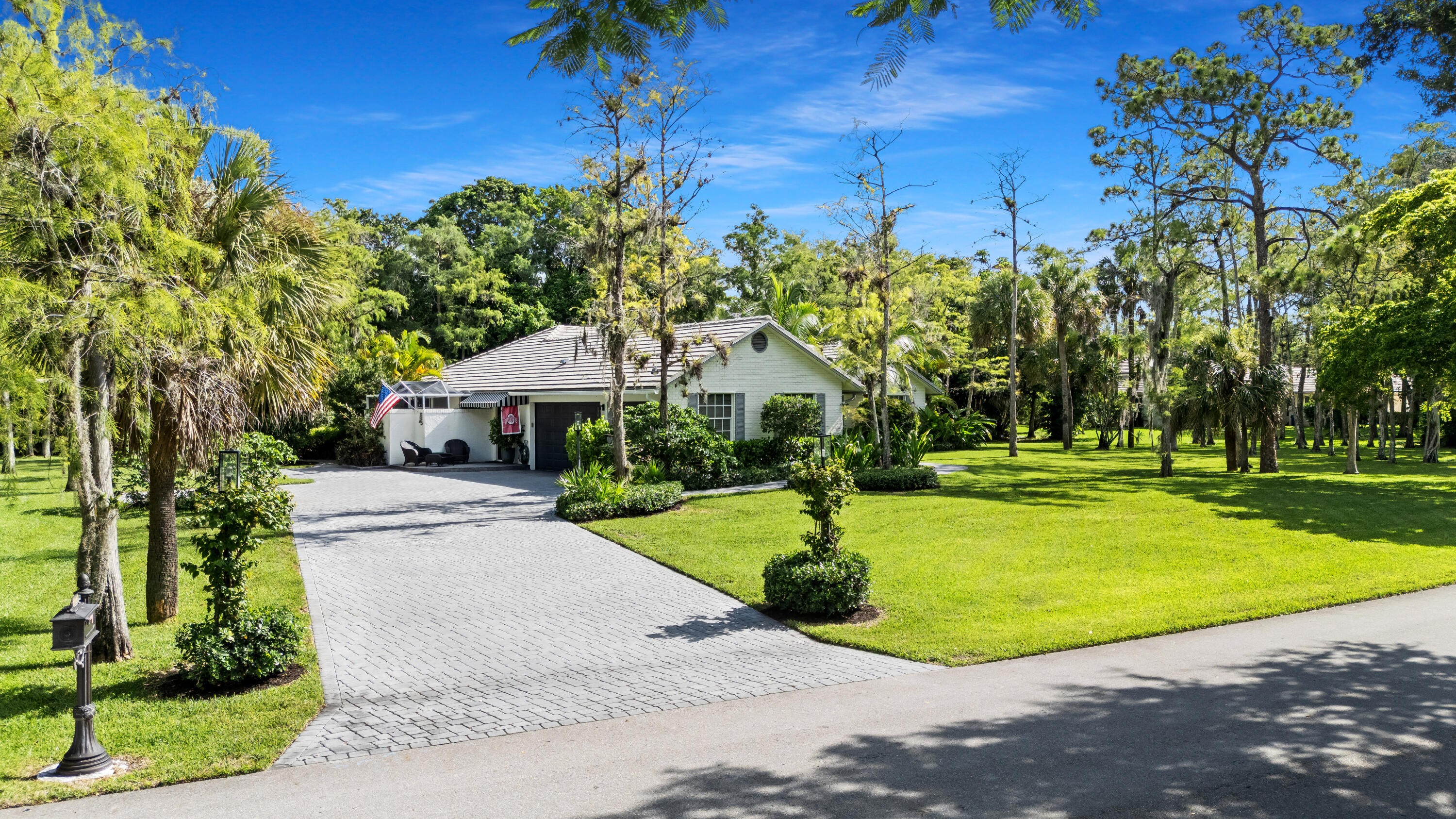WHISPERING WOODS - Residential