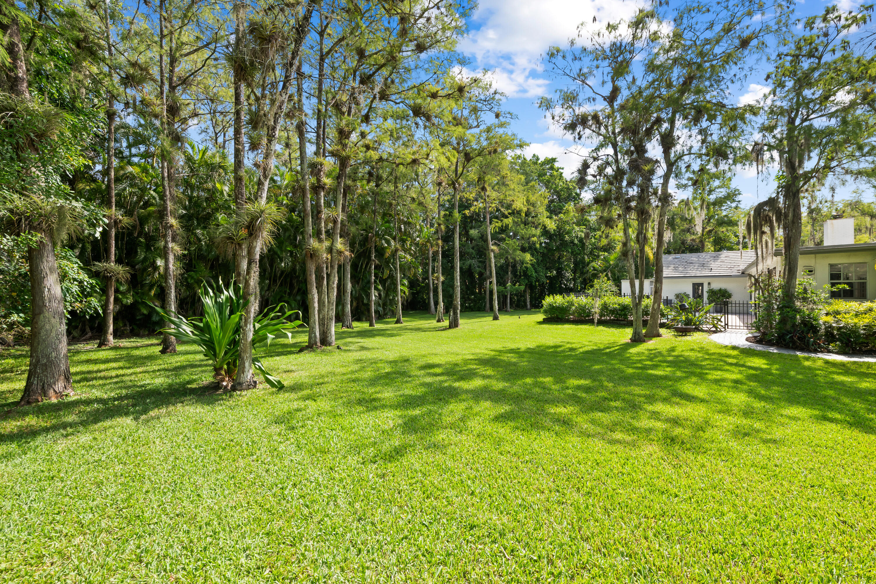 WHISPERING WOODS - Residential