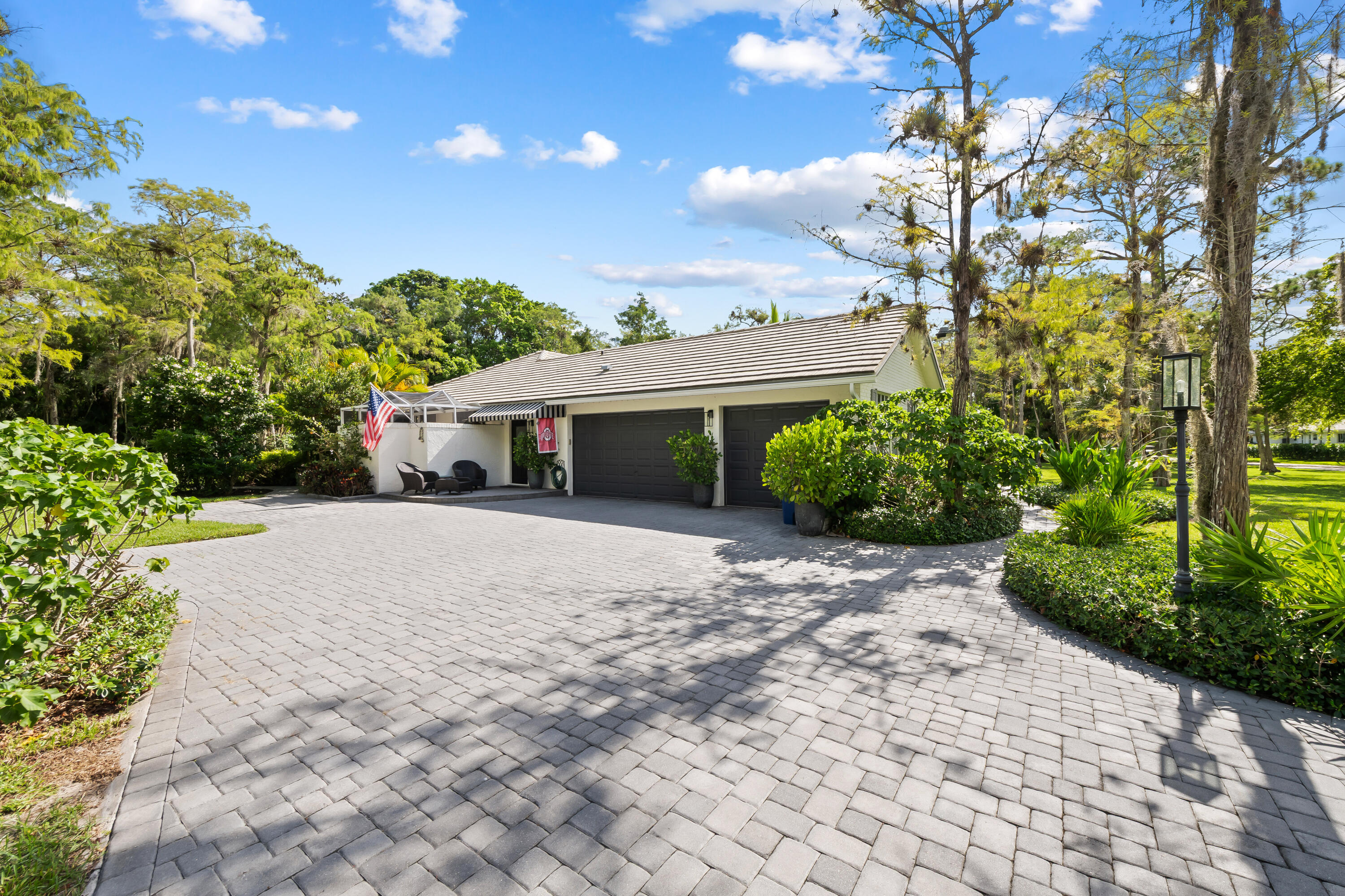 WHISPERING WOODS - Residential