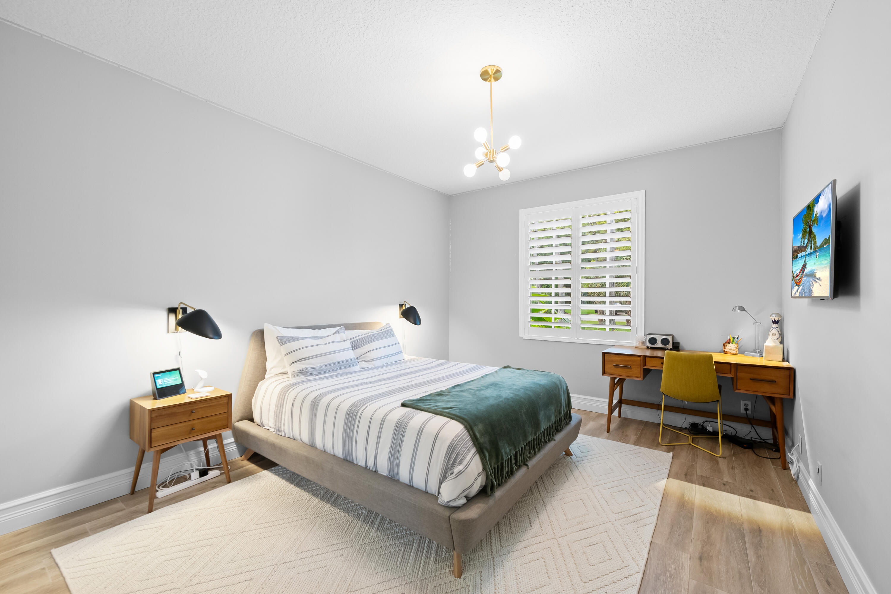 WHISPERING WOODS - Residential