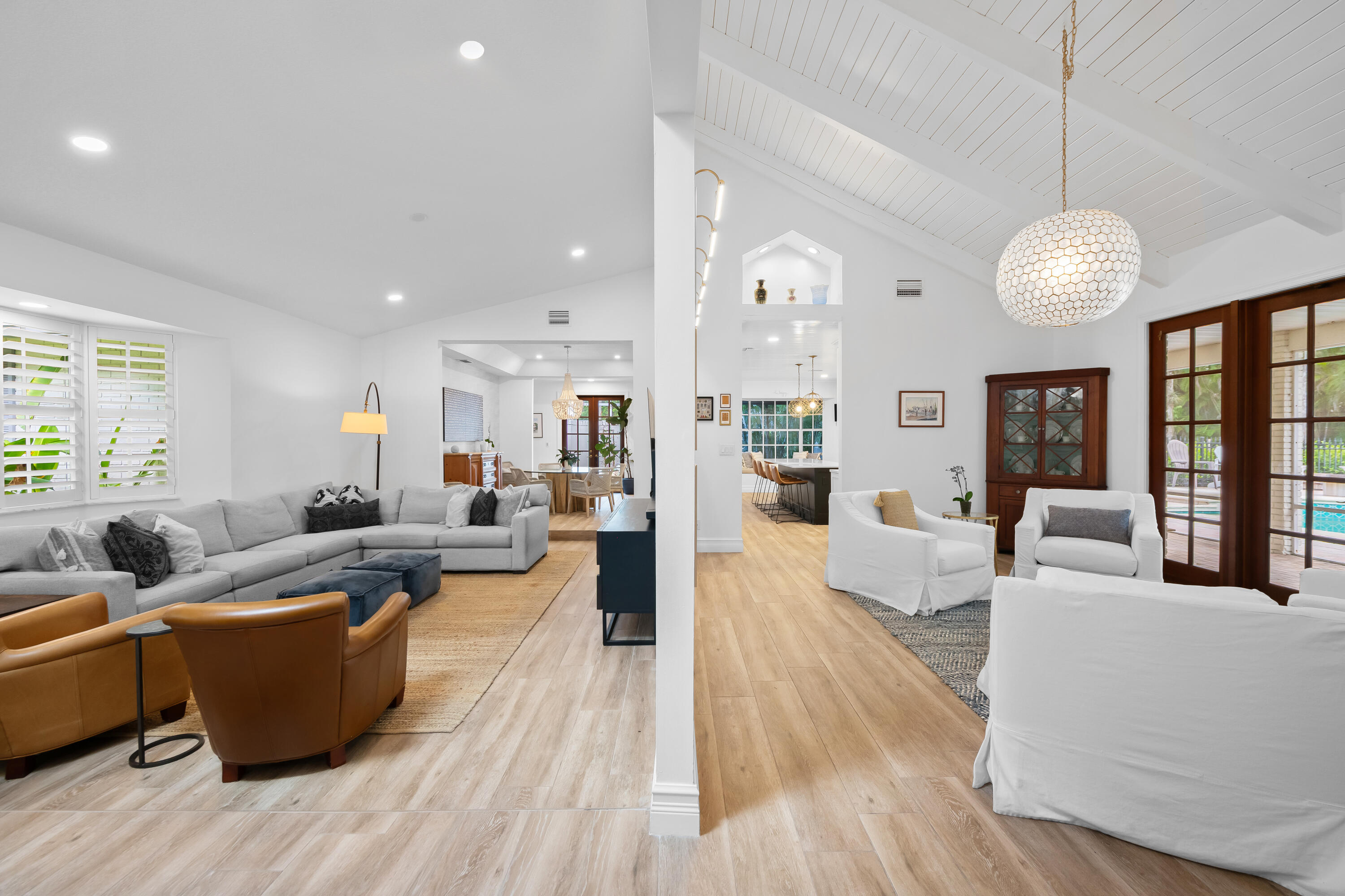 WHISPERING WOODS - Residential