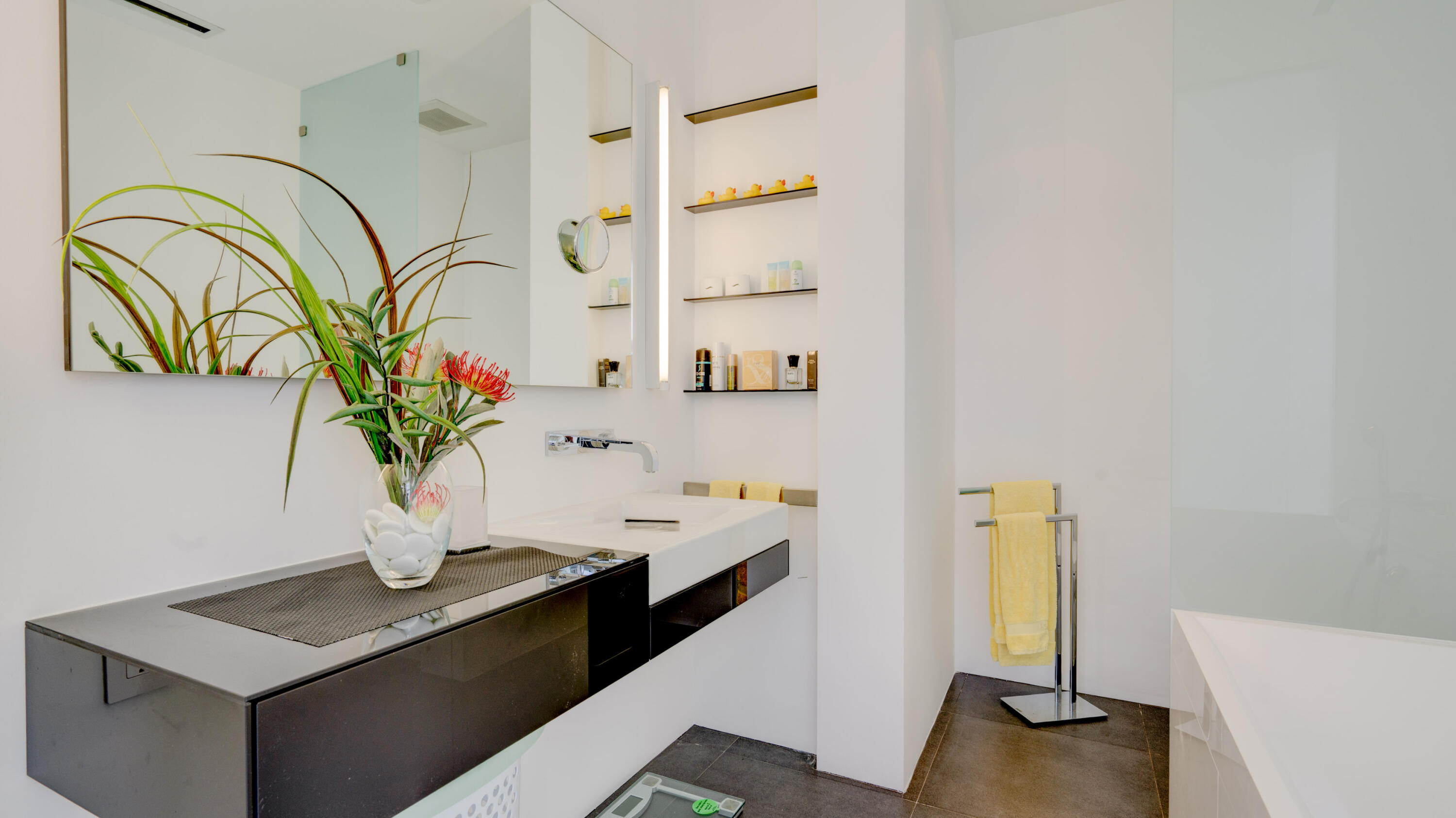 VANTAGE VIEW CONDO - Residential