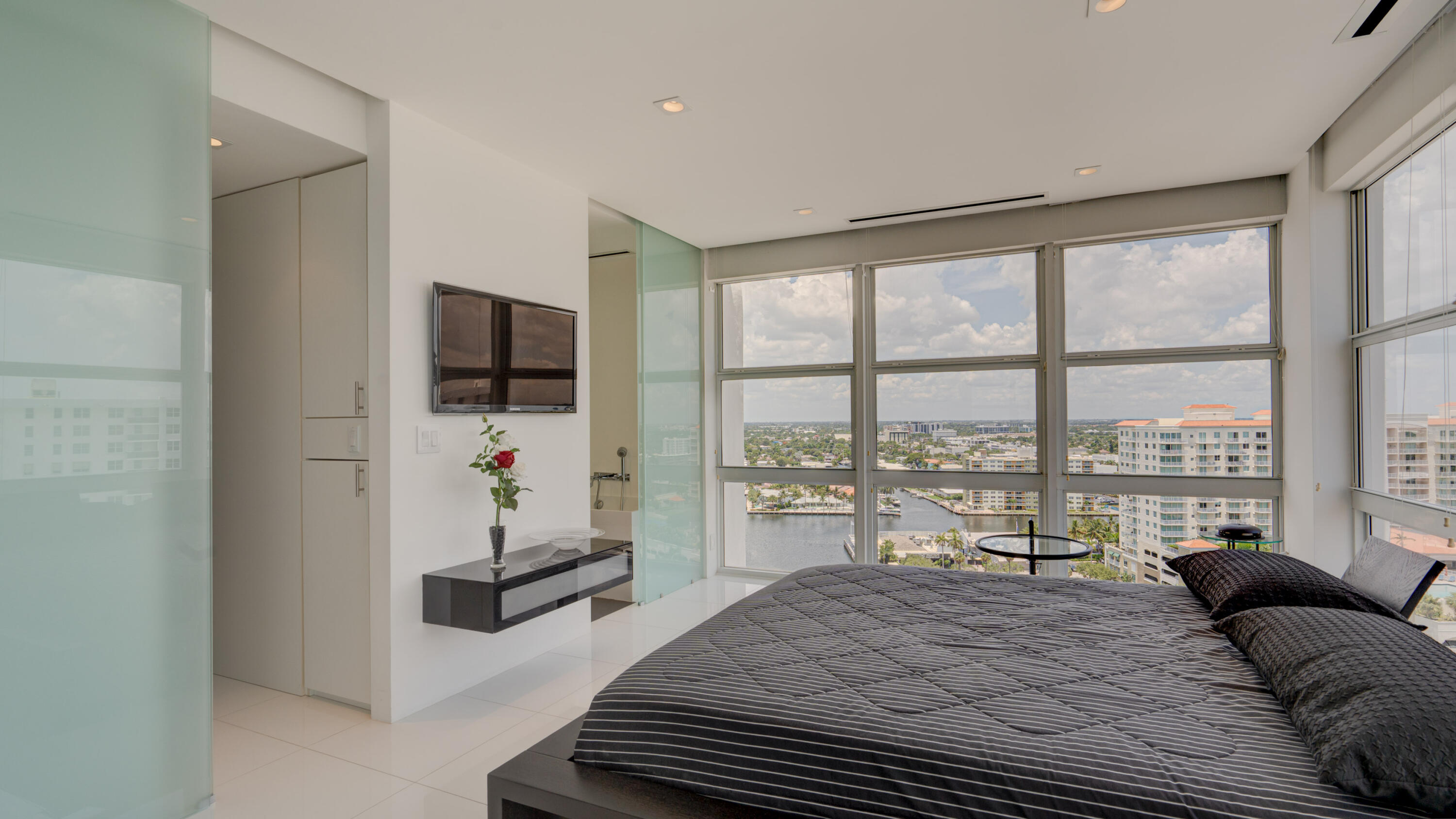 VANTAGE VIEW CONDO - Residential