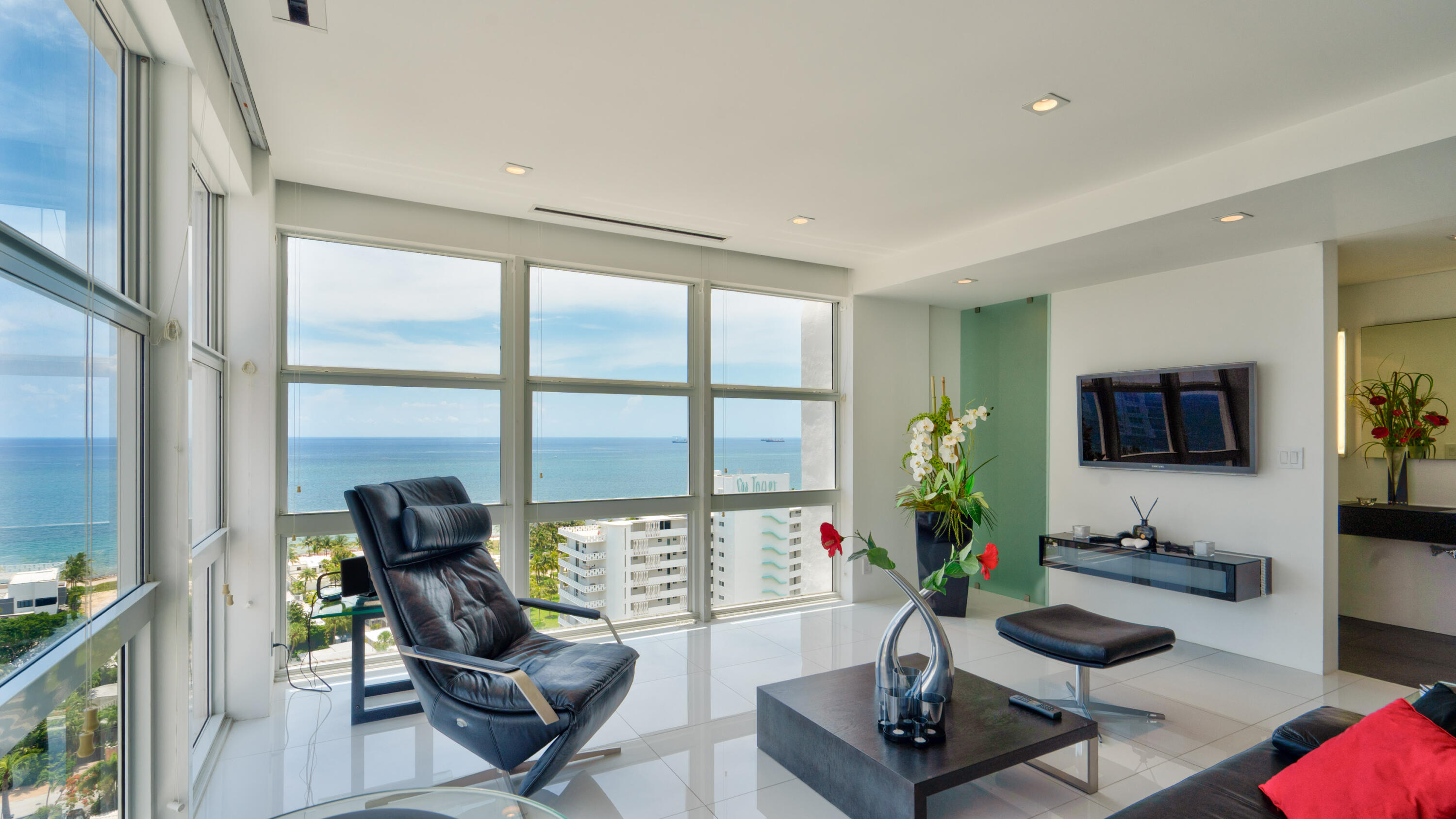 VANTAGE VIEW CONDO - Residential