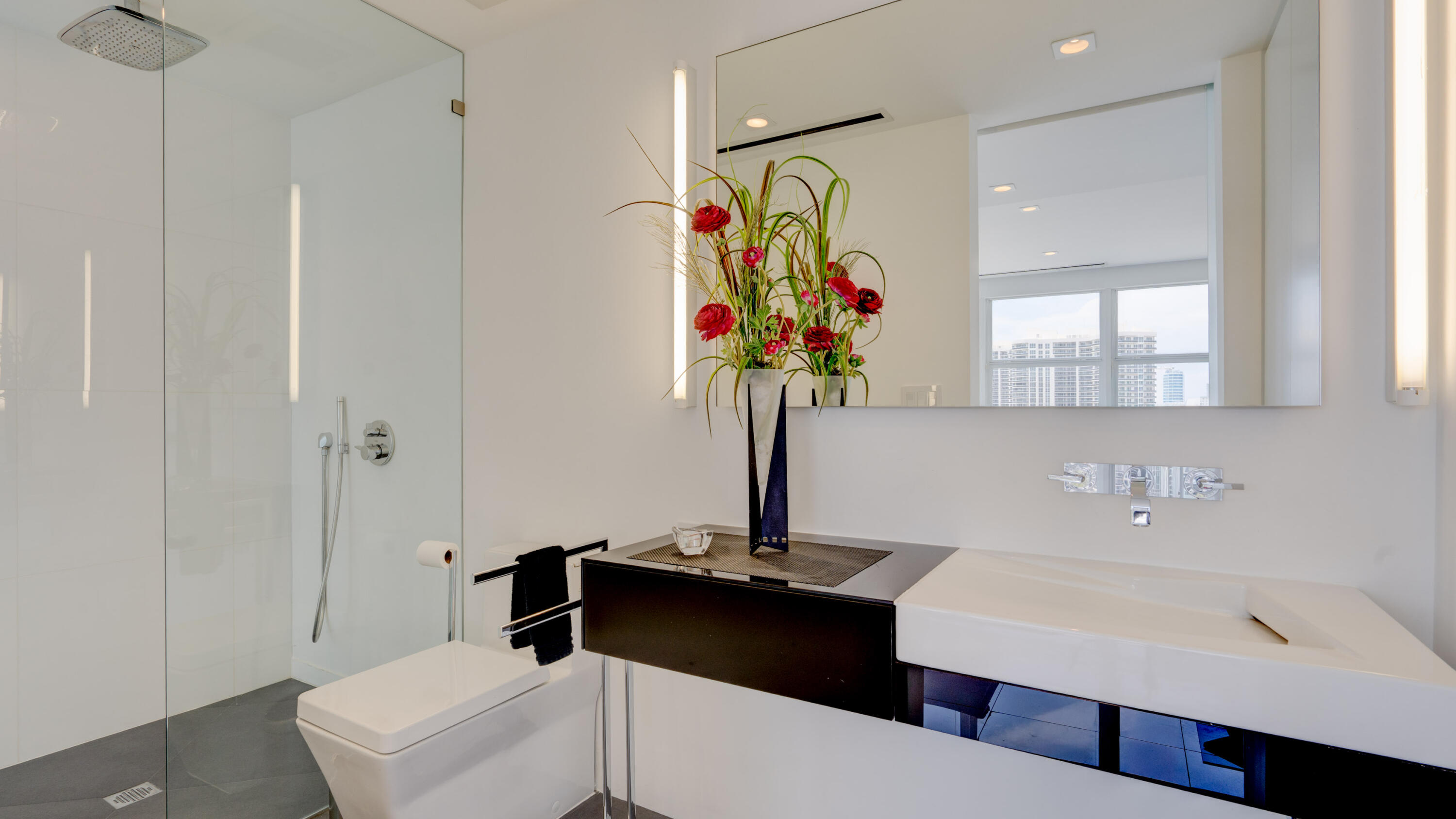 VANTAGE VIEW CONDO - Residential