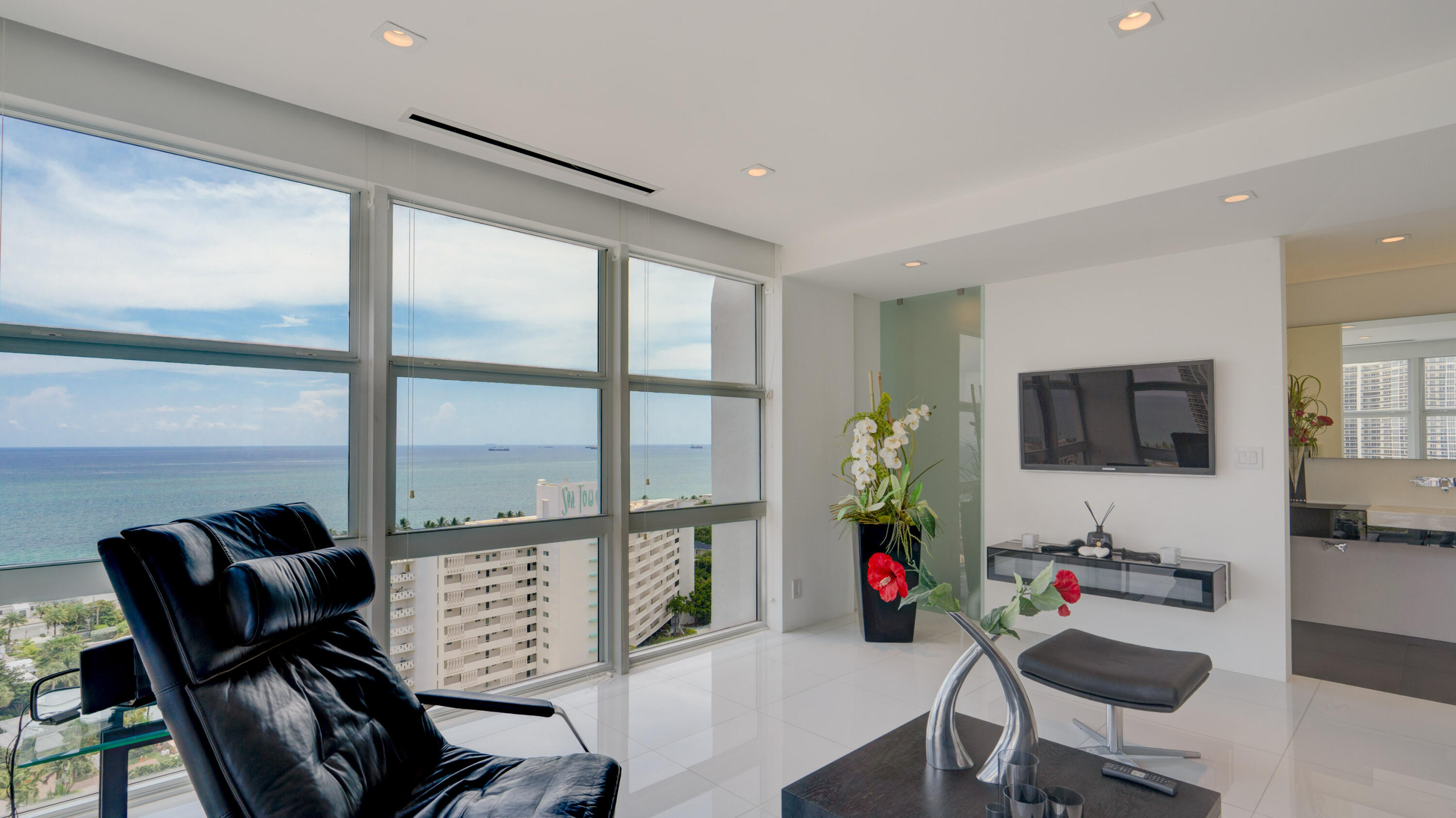 VANTAGE VIEW CONDO - Residential