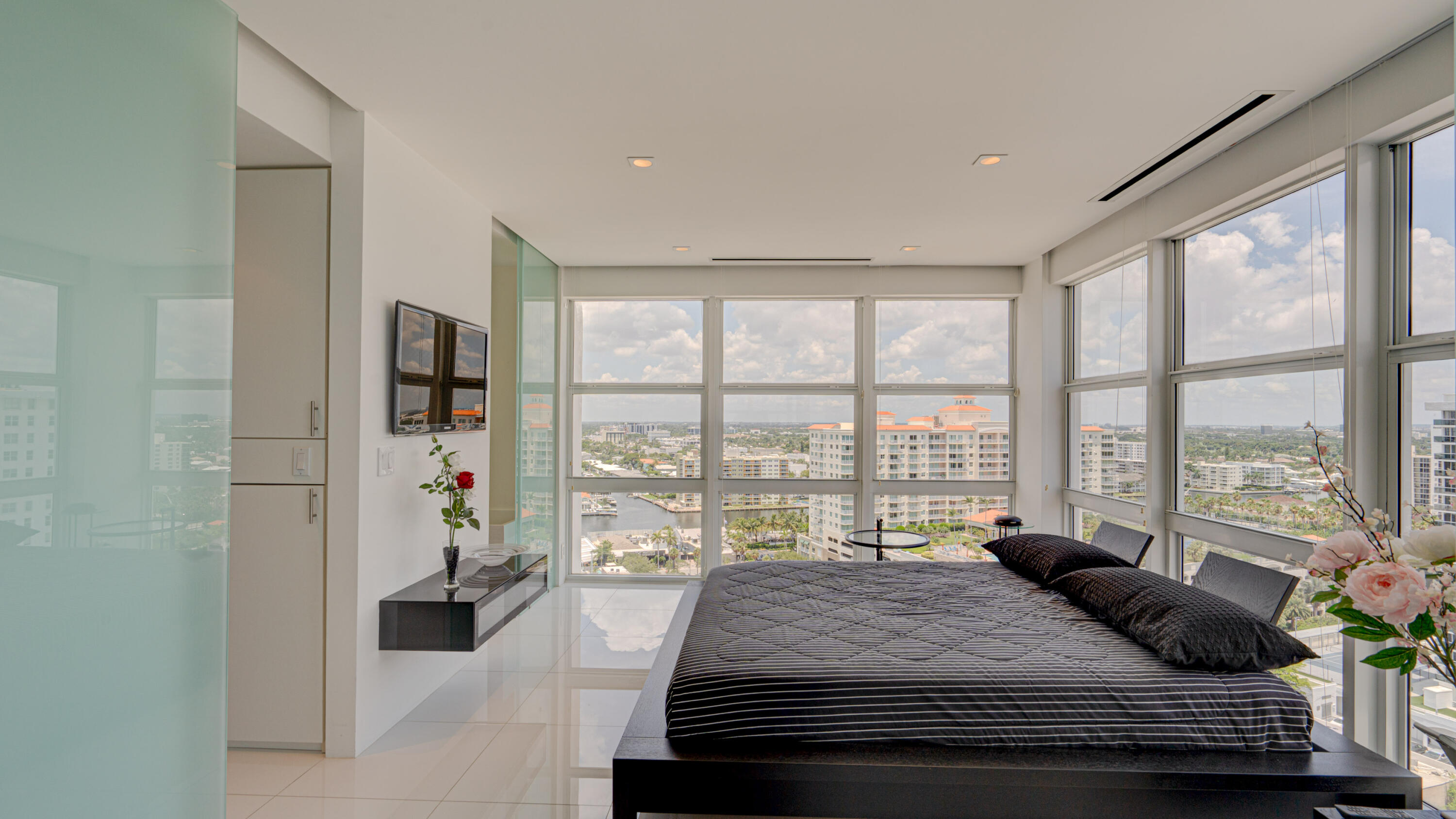 VANTAGE VIEW CONDO - Residential