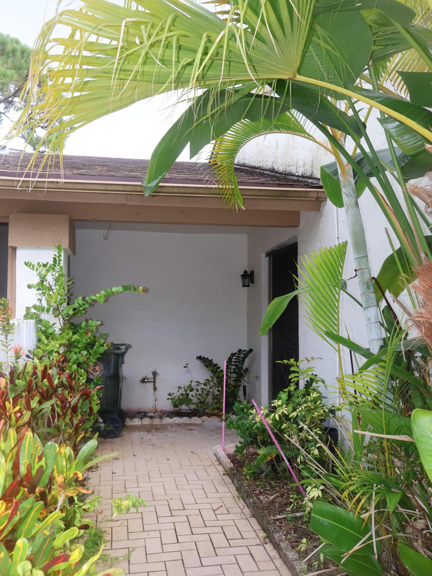 Conveniently located in Greenacres, this property at 6102 Woodlake Blvd offers easy access to shopping, dining, parks, schools, and major roadways. The location provides a balance of residential comfort and everyday convenience, making it well-situated for a variety of lifestyles.