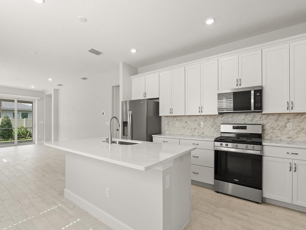 HARBOR ISLE PHASE 1 - Residential Lease