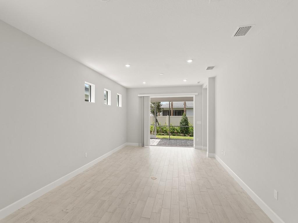 HARBOR ISLE PHASE 1 - Residential Lease