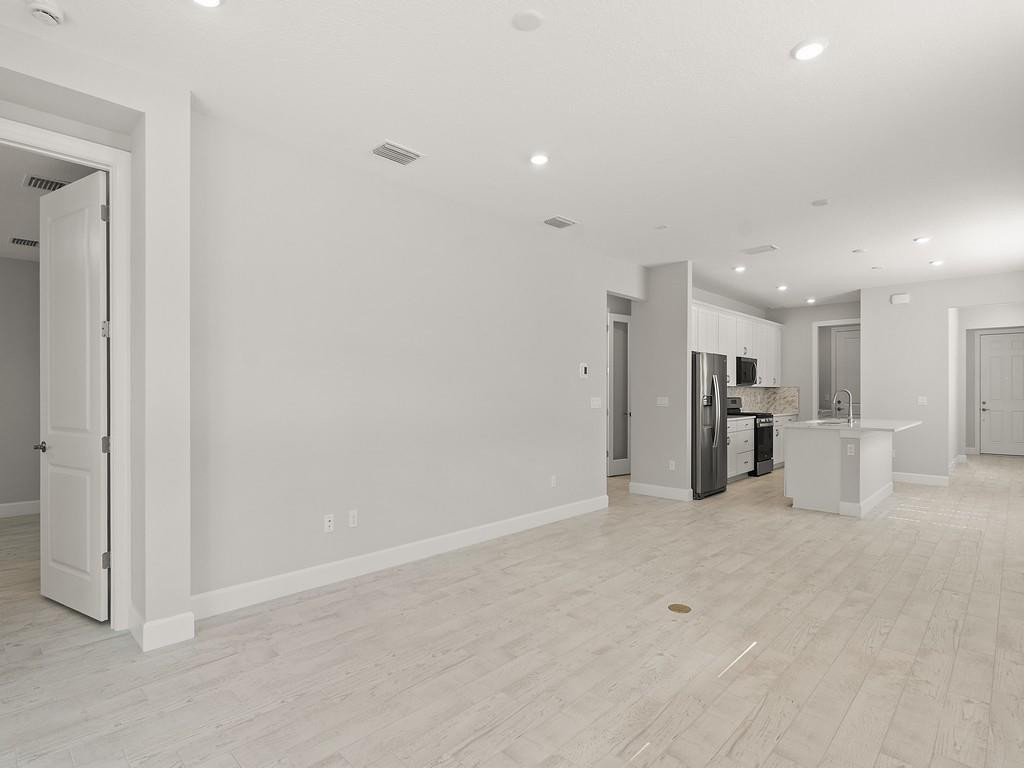 HARBOR ISLE PHASE 1 - Residential Lease