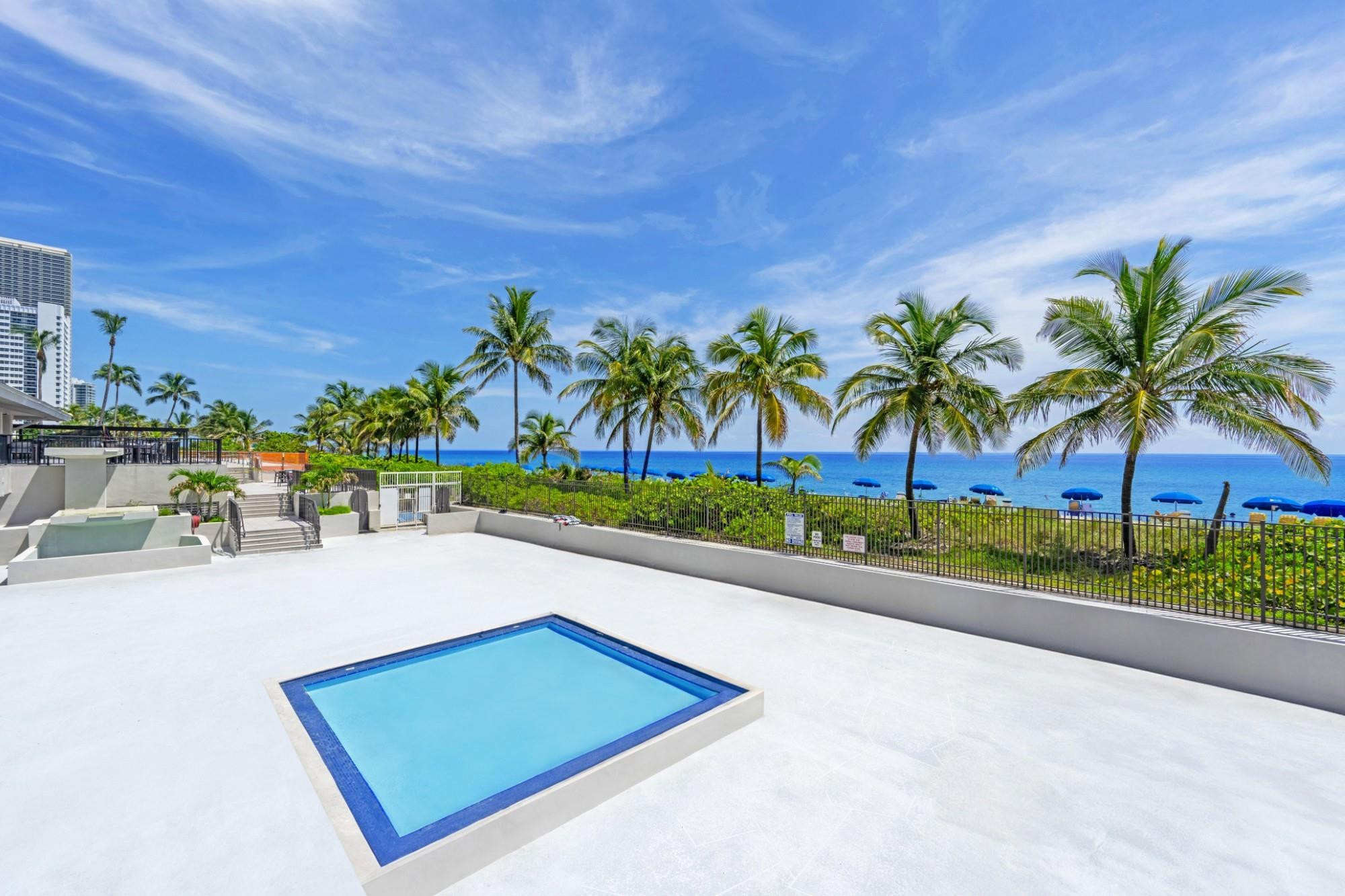 THE HEMISPHERES - Residential