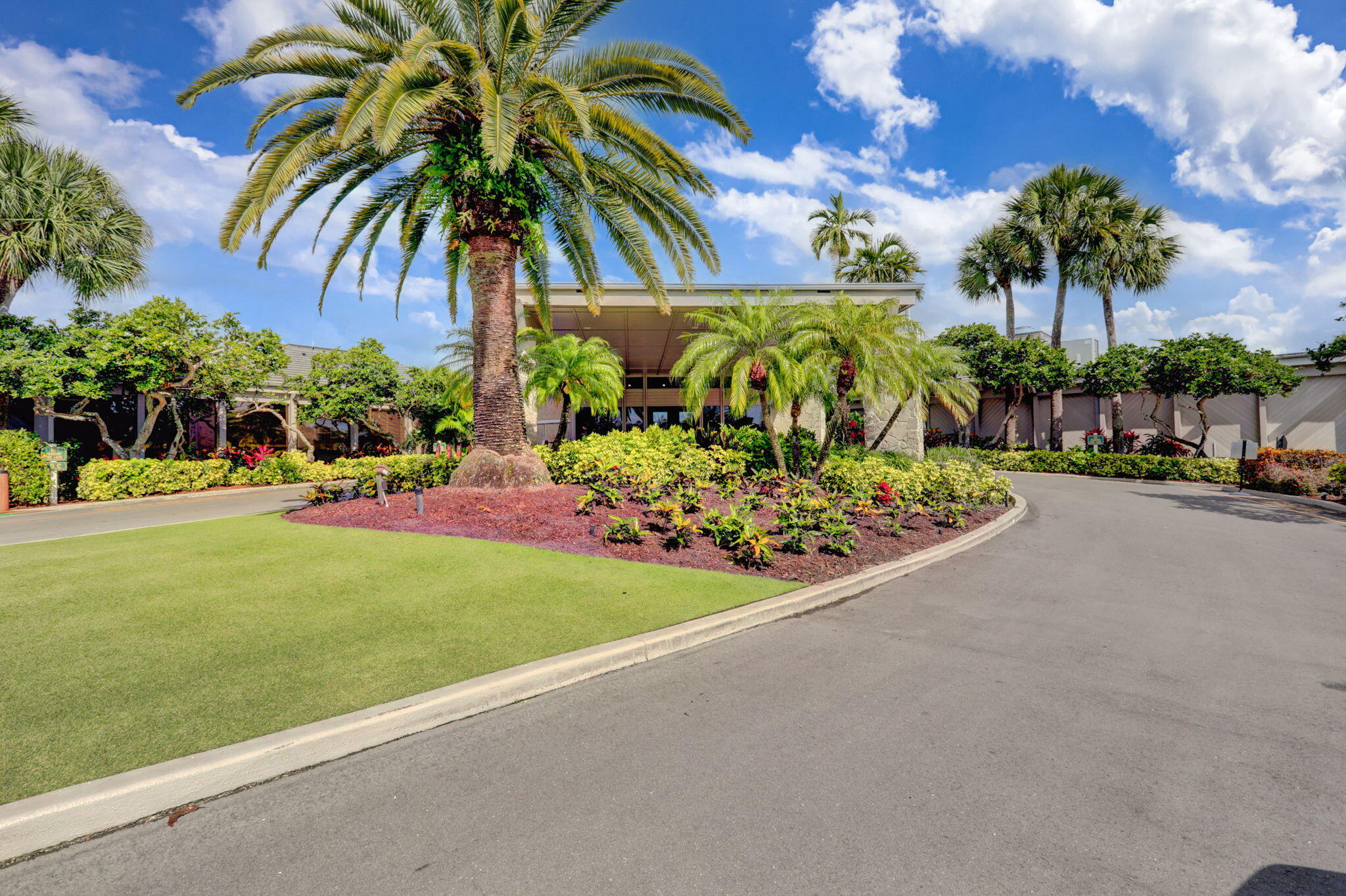 EASTPOINTE COUNTRY CLUB 6 - Residential