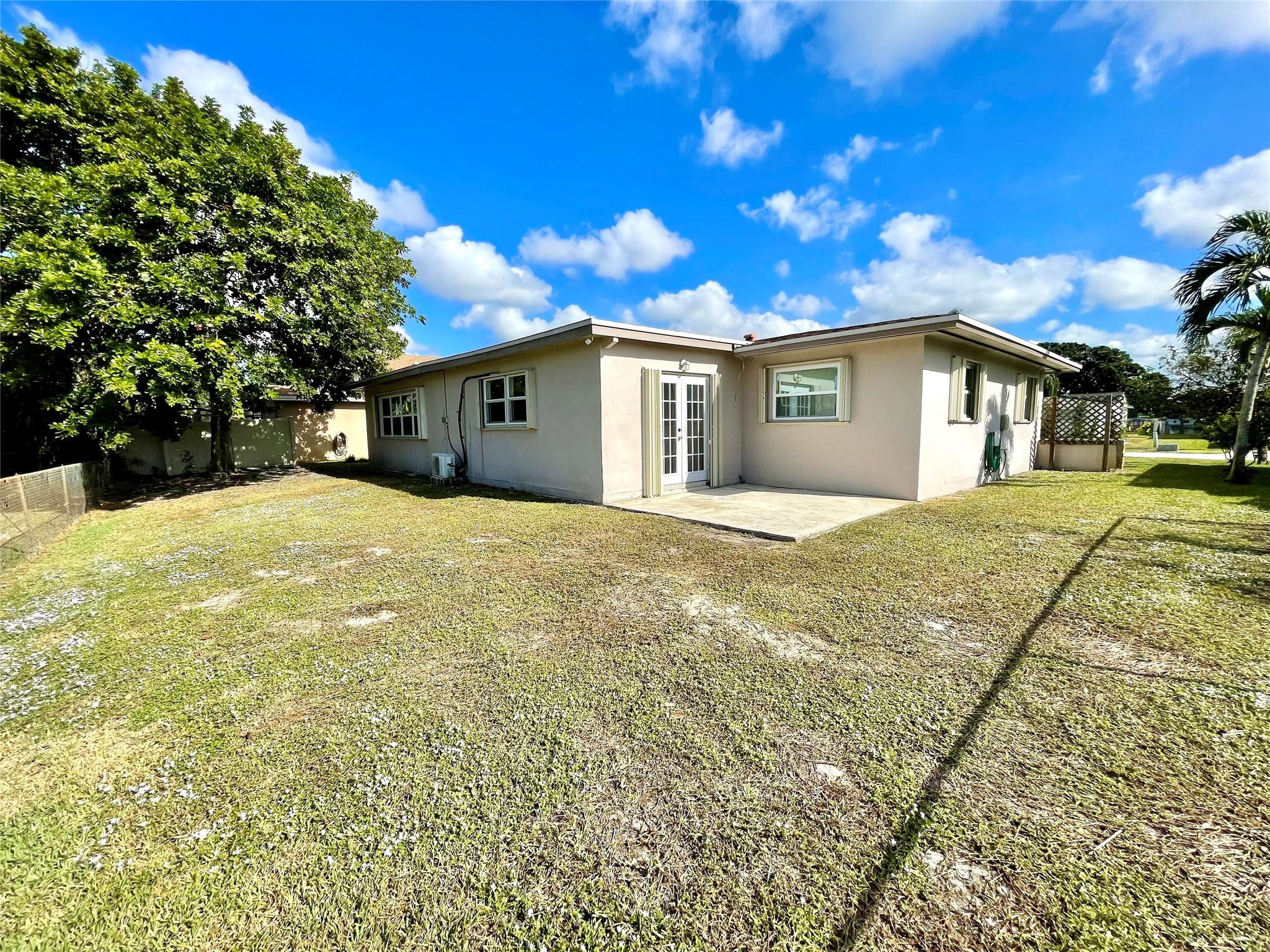 PASADENA LAKES - Residential Lease