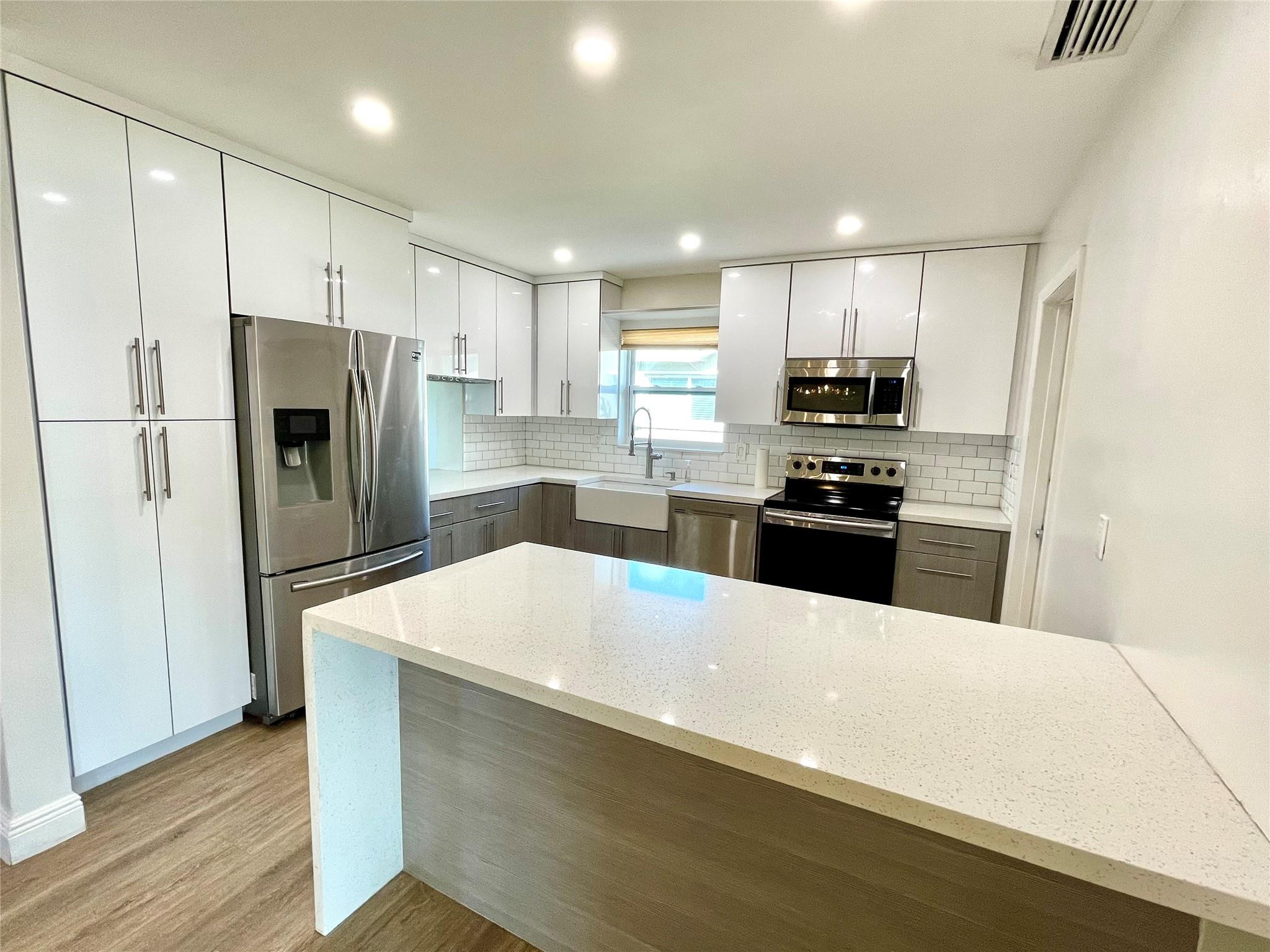 PASADENA LAKES - Residential Lease