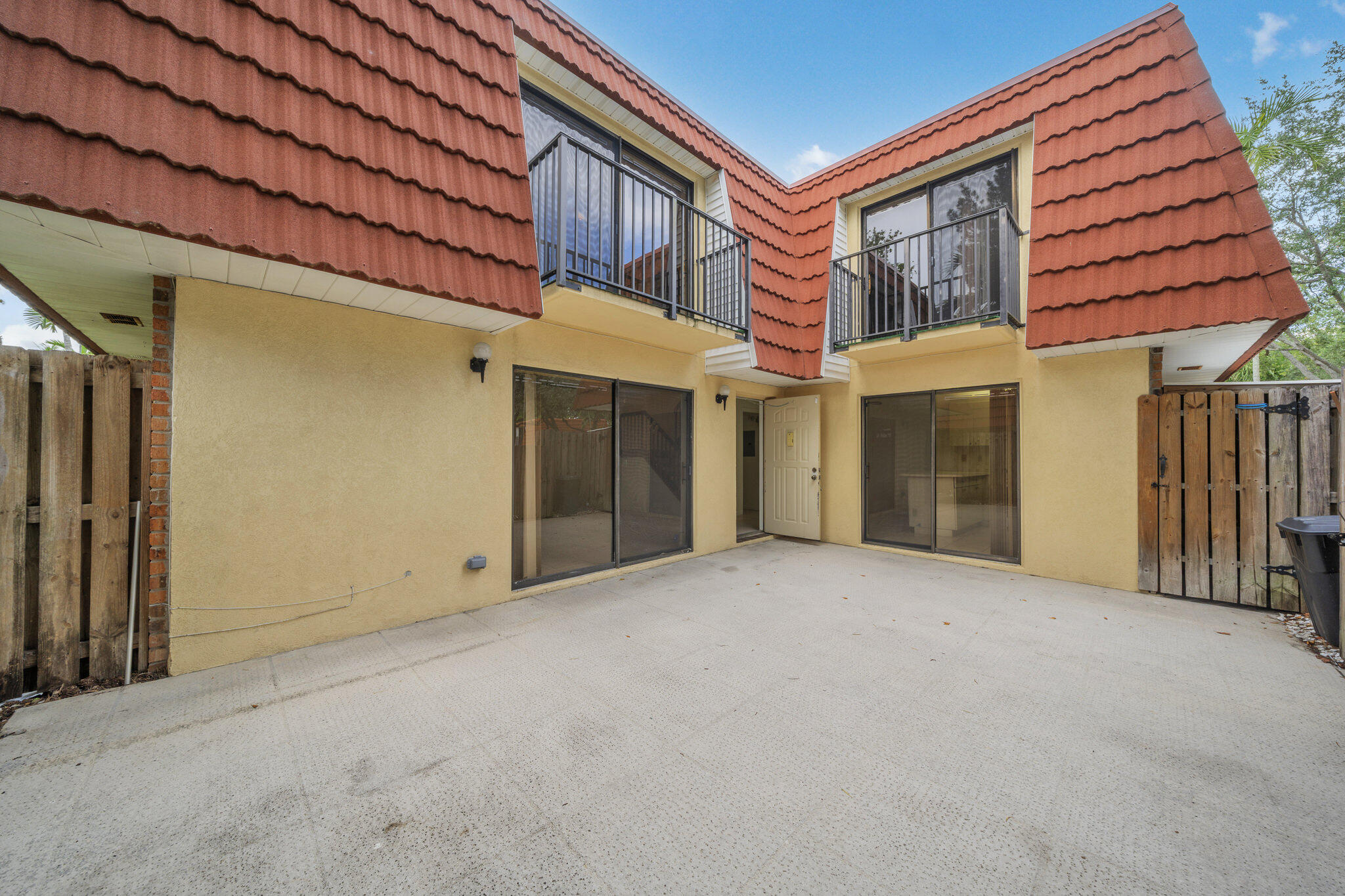 Beautifully maintained fee simple townhome in the highly desirable Central Park area of Plantation! This FHA and VA eligible home offers the perfect blend of comfort, convenience, and value. Featuring spacious living areas, abundant natural light, and a functional layout ideal for both everyday living and entertaining. Enjoy a peaceful community setting while being just minutes from major highways, shopping, dining, parks, and top-rated schools. Whether you're a first-time homebuyer, investor, or looking to downsize, this is an incredible opportunity to own in one of Plantation's most sought-after locations. Low-maintenance South Florida living at its best!